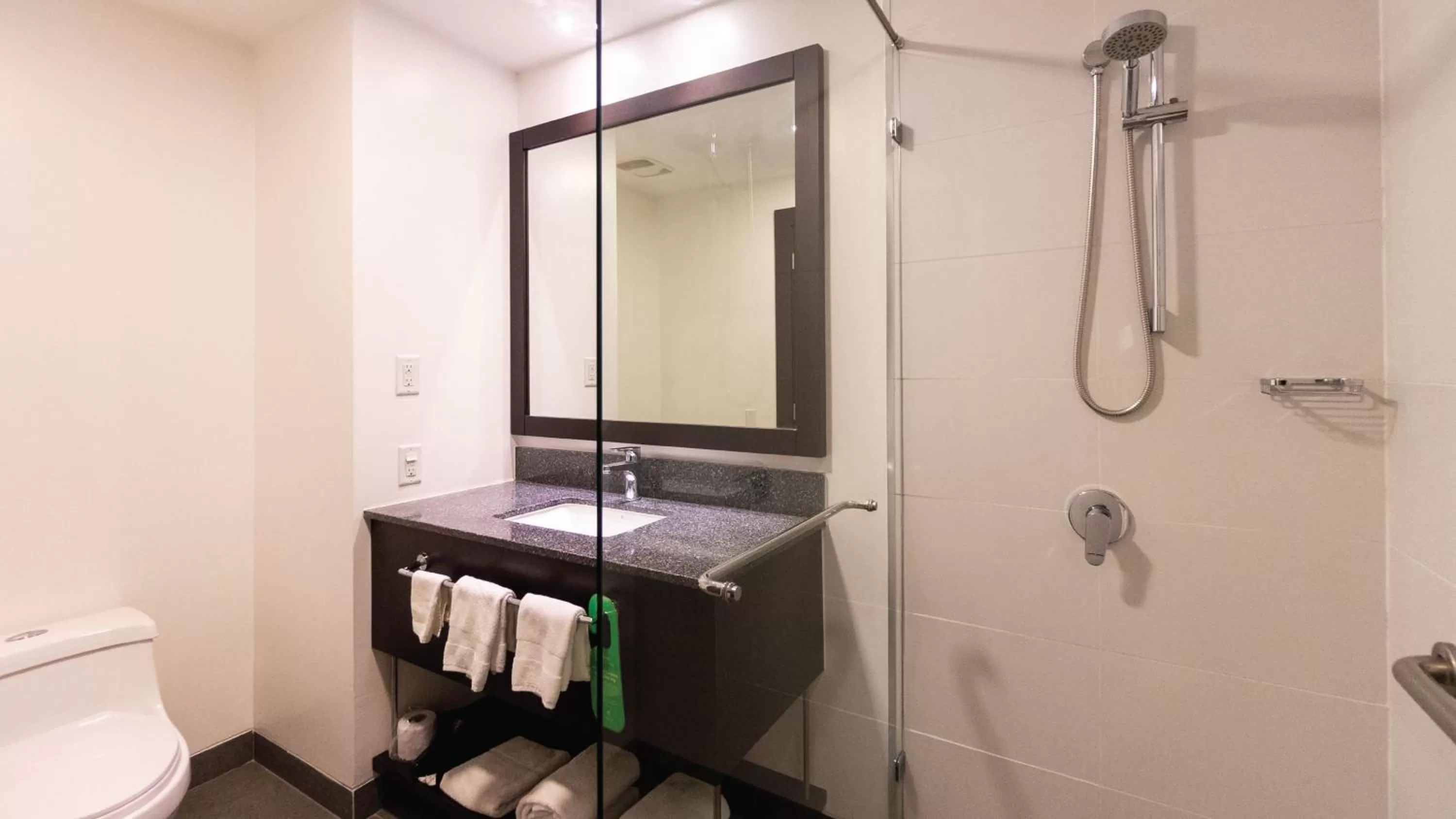 Bathroom in Holiday Inn Guayaquil Airport by IHG
