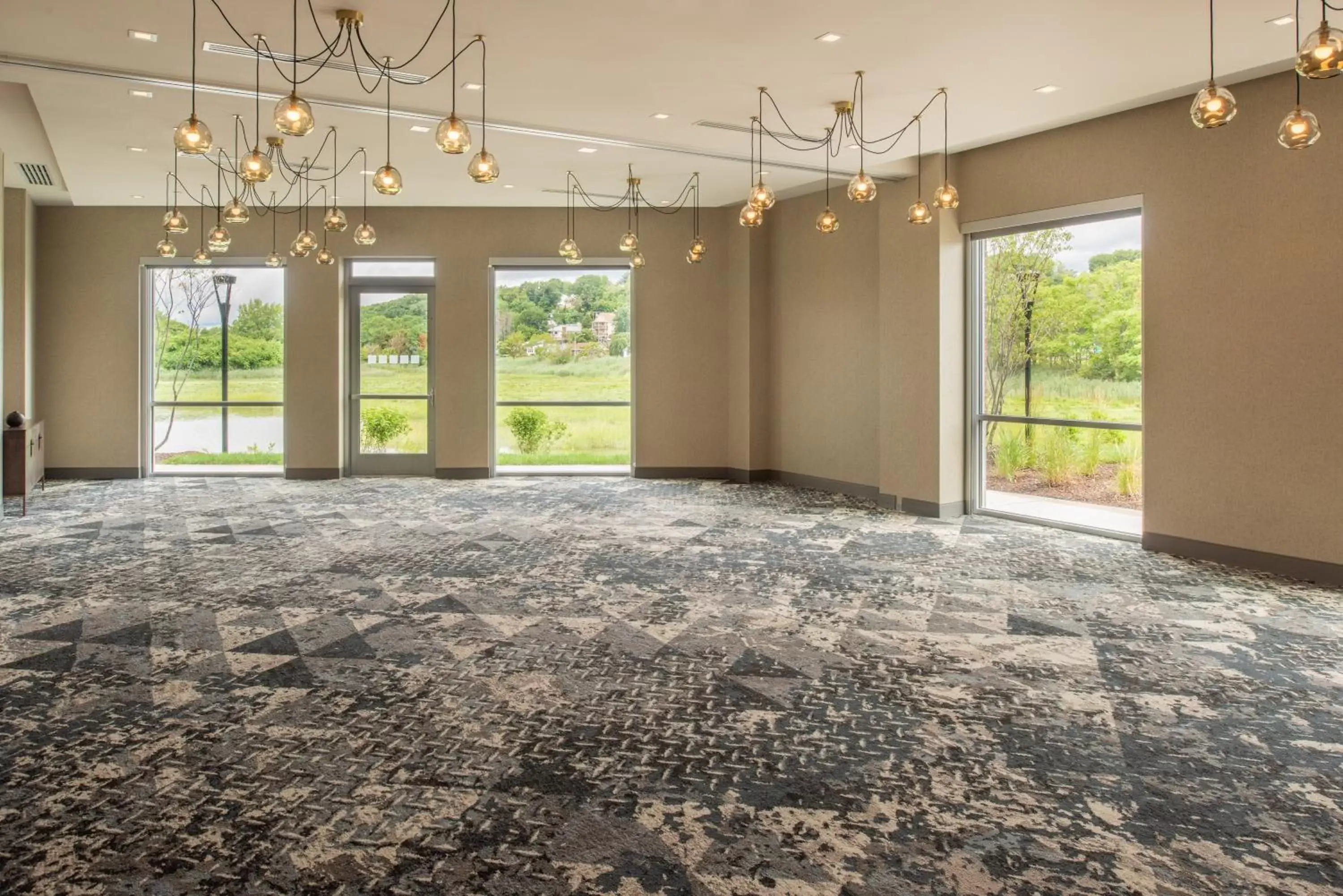 Meeting/conference room in Holiday Inn Boston Logan Airport - Chelsea, an IHG Hotel