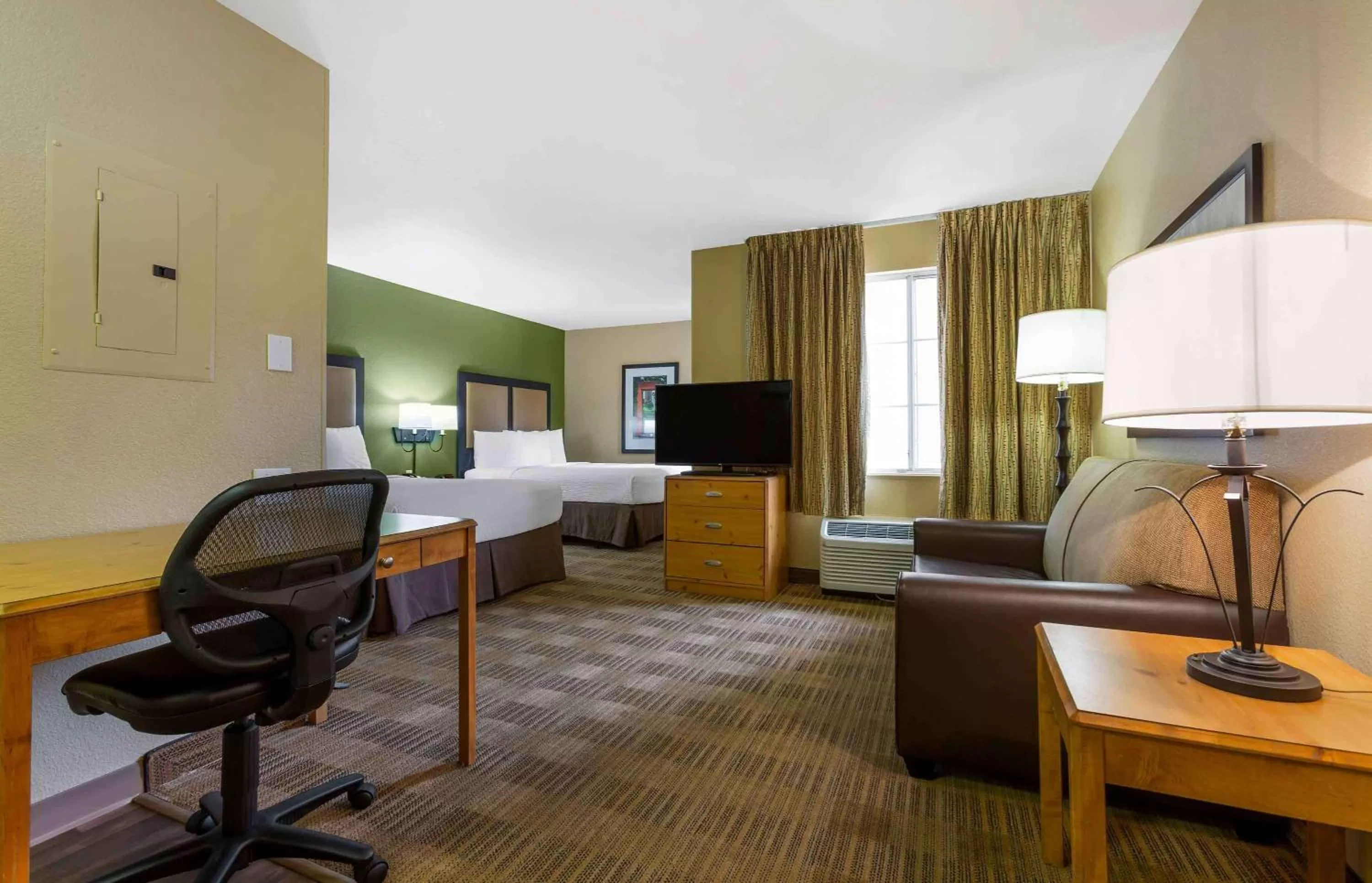 Bedroom, Bed in Extended Stay America Select Suites - Atlanta - Buckhead
