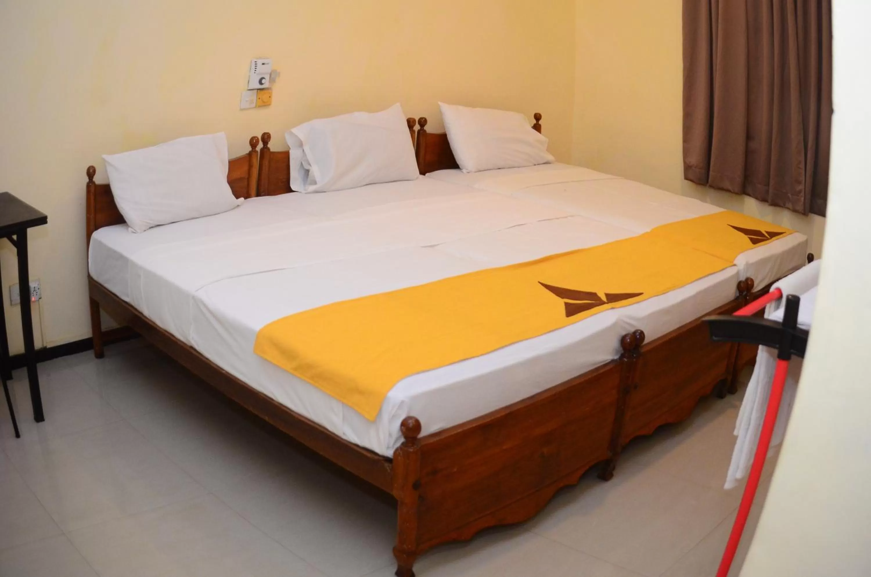 Photo of the whole room, Bed in Jayasinghe Holiday Resort