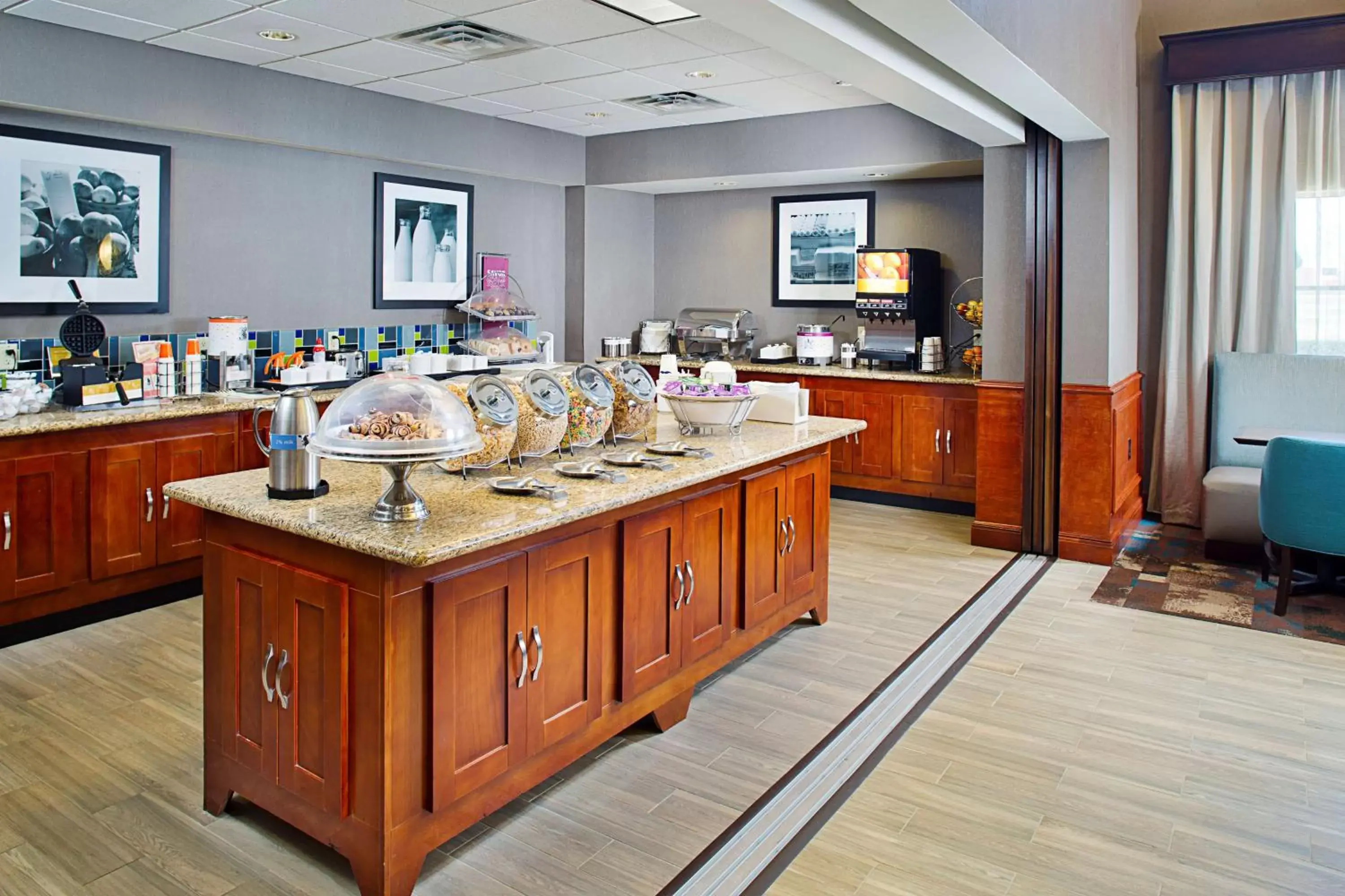 Dining area, Restaurant/Places to Eat in Hampton Inn & Suites - Mansfield