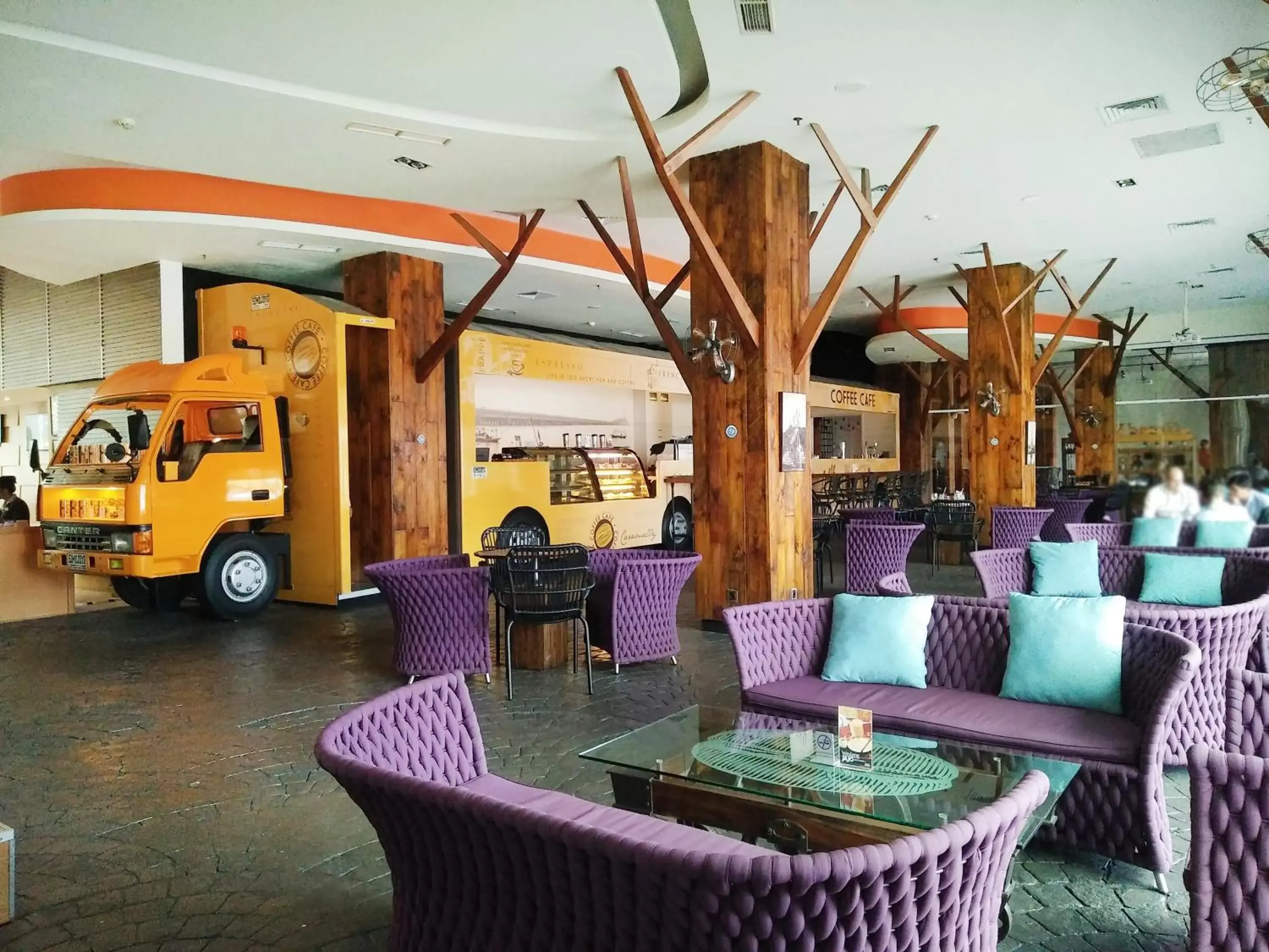 Lounge or bar in Mercure Surabaya