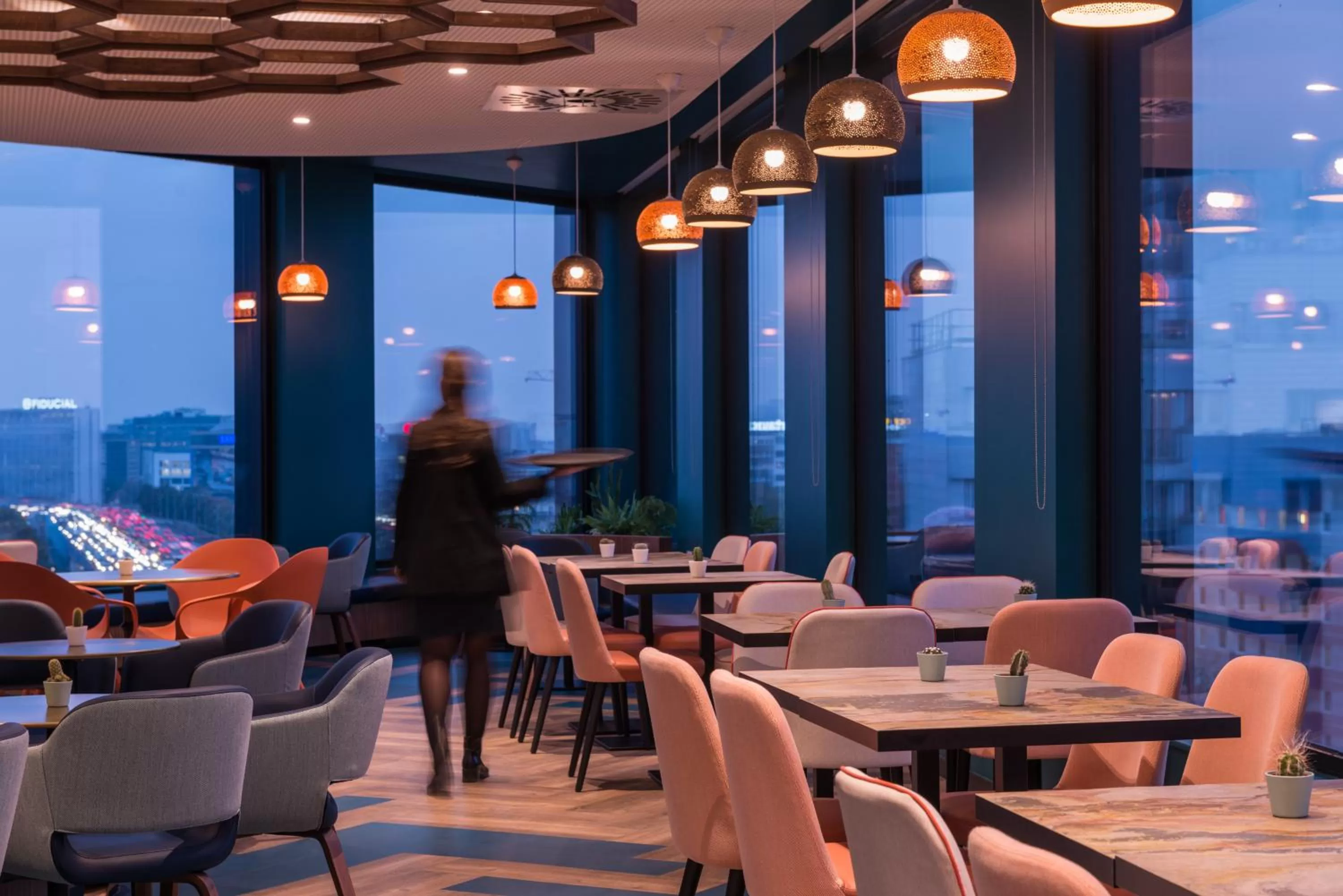 Lounge or bar in The Originals Boutique, Hôtel Maison Montmartre Paris Les Puces