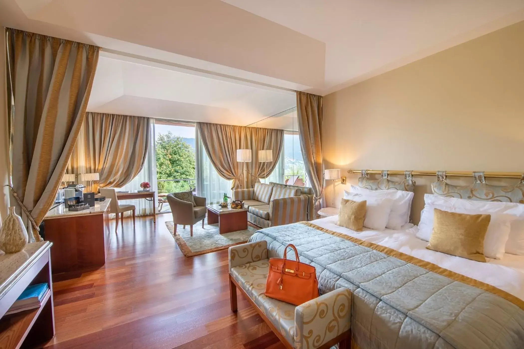 Bedroom in Villa Principe Leopoldo - Ticino Hotels Group