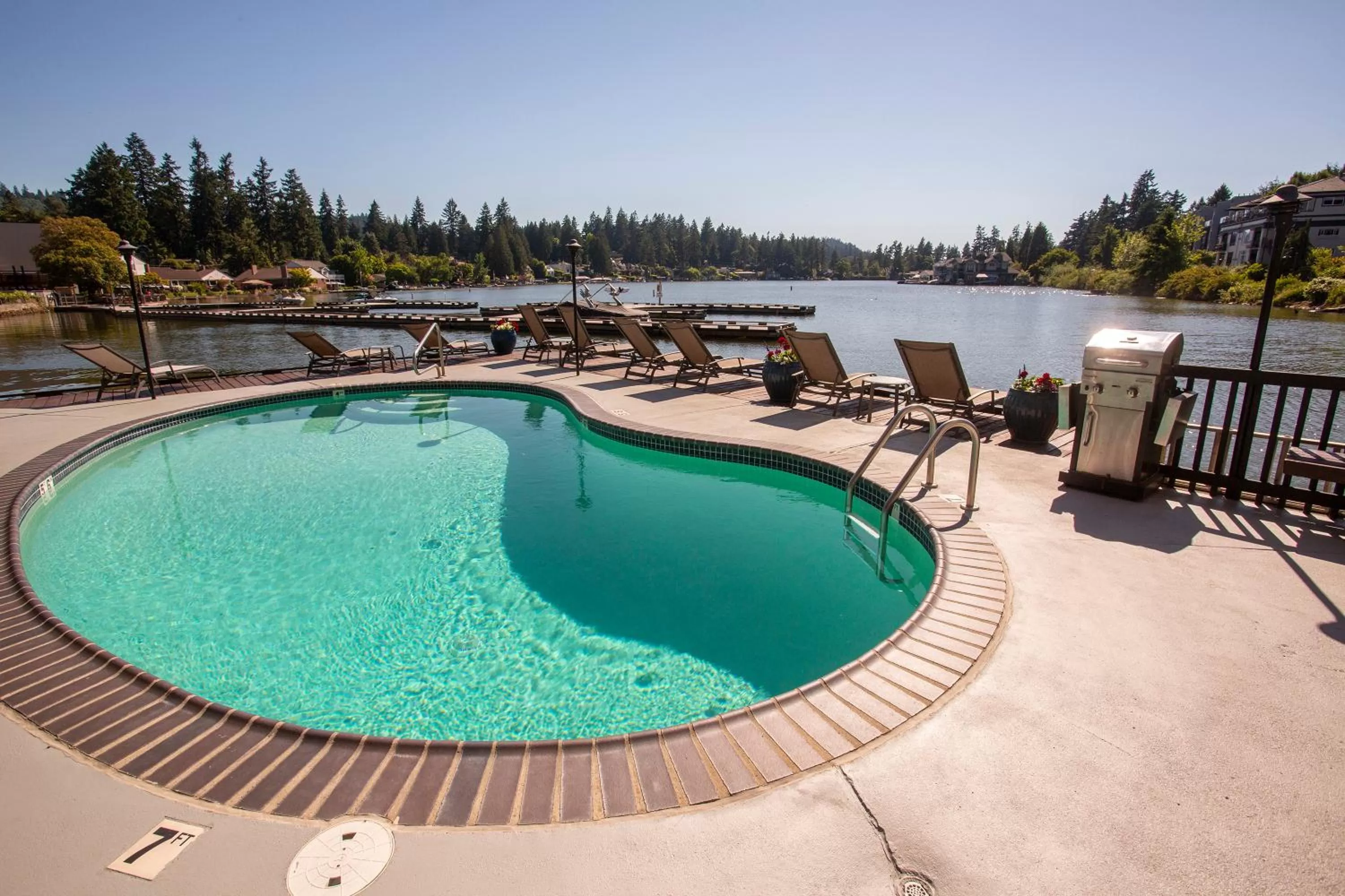 Pool view in Lakeshore Inn