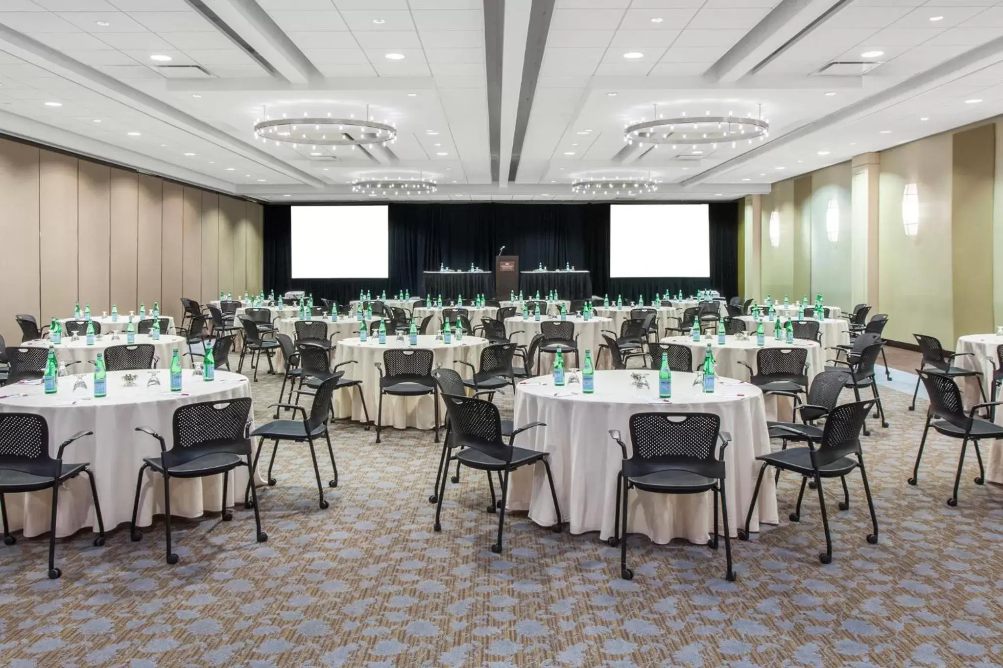 Banquet/Function facilities in Crowne Plaza Chicago O'Hare Hotel & Conference Center, an IHG Hotel