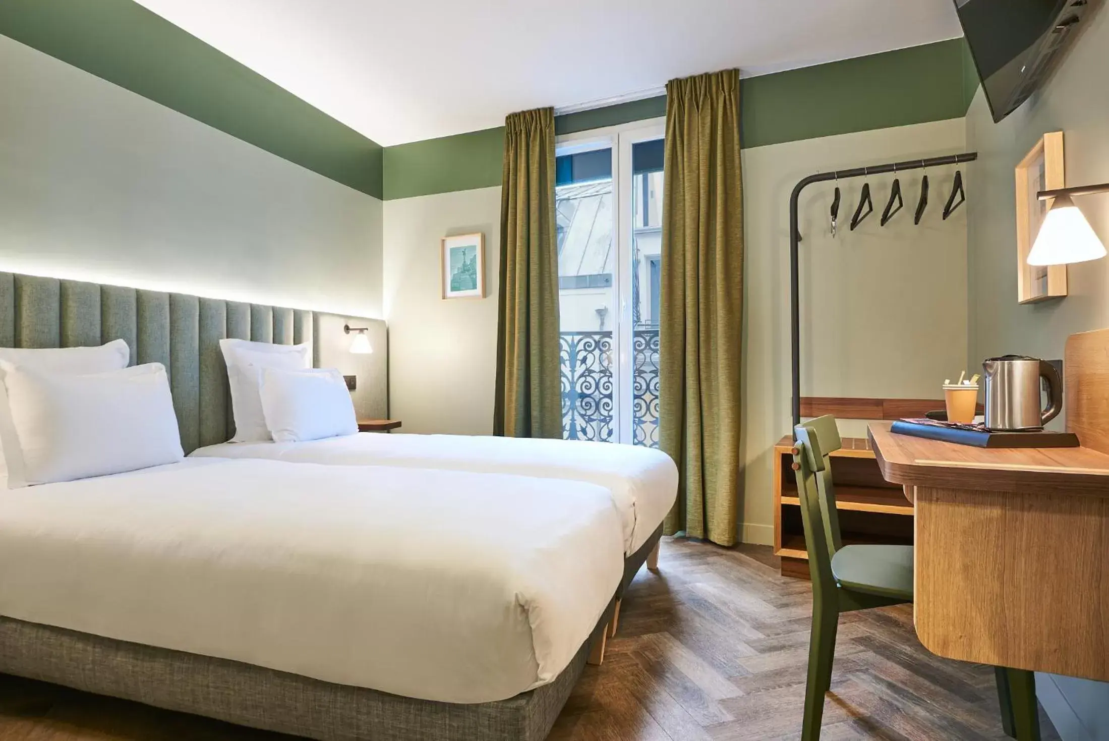 Bed in Hotel 10 Opéra by HappyCulture