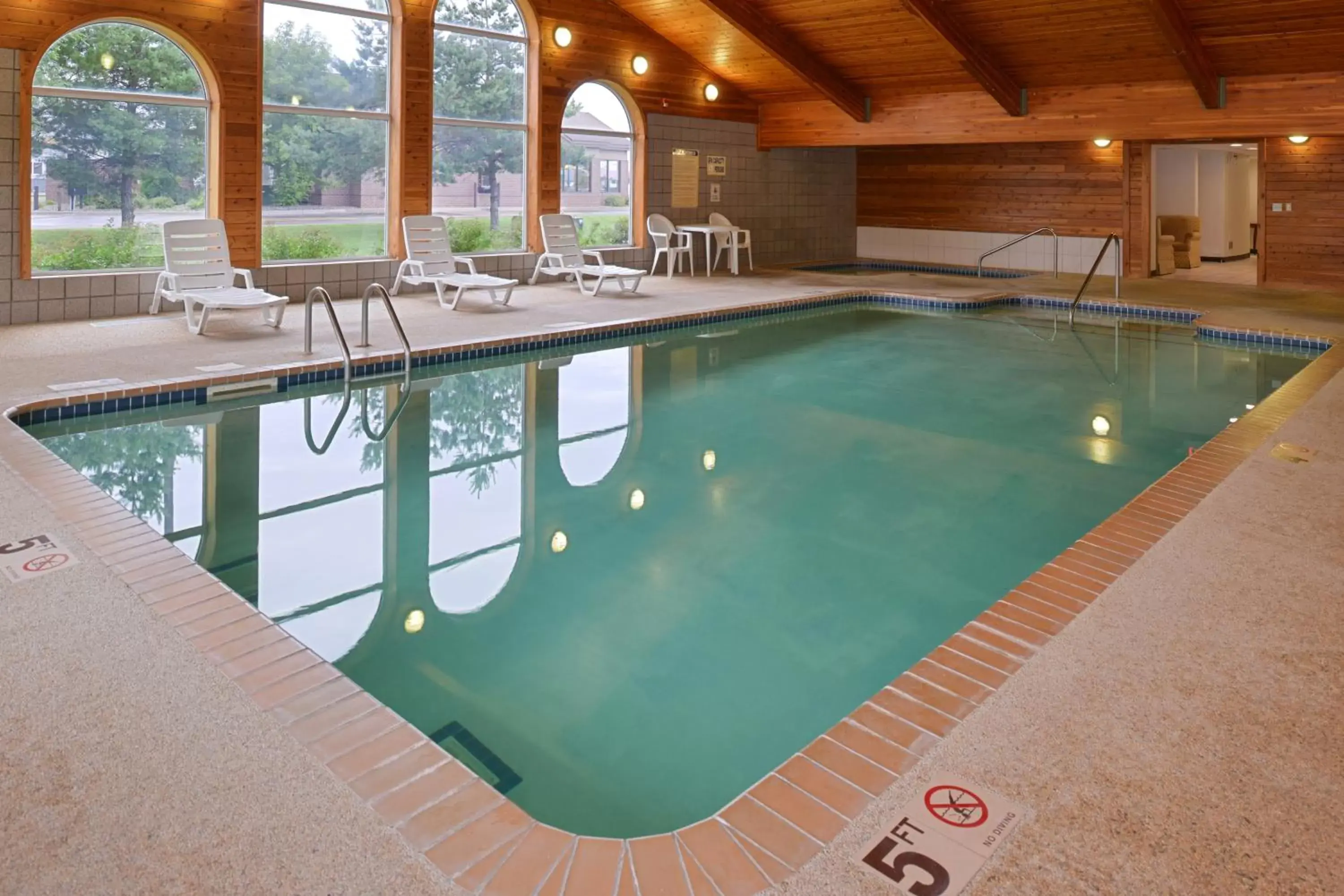 Swimming pool in HomeTown Inn Swimming pool in HomeTown Inn
