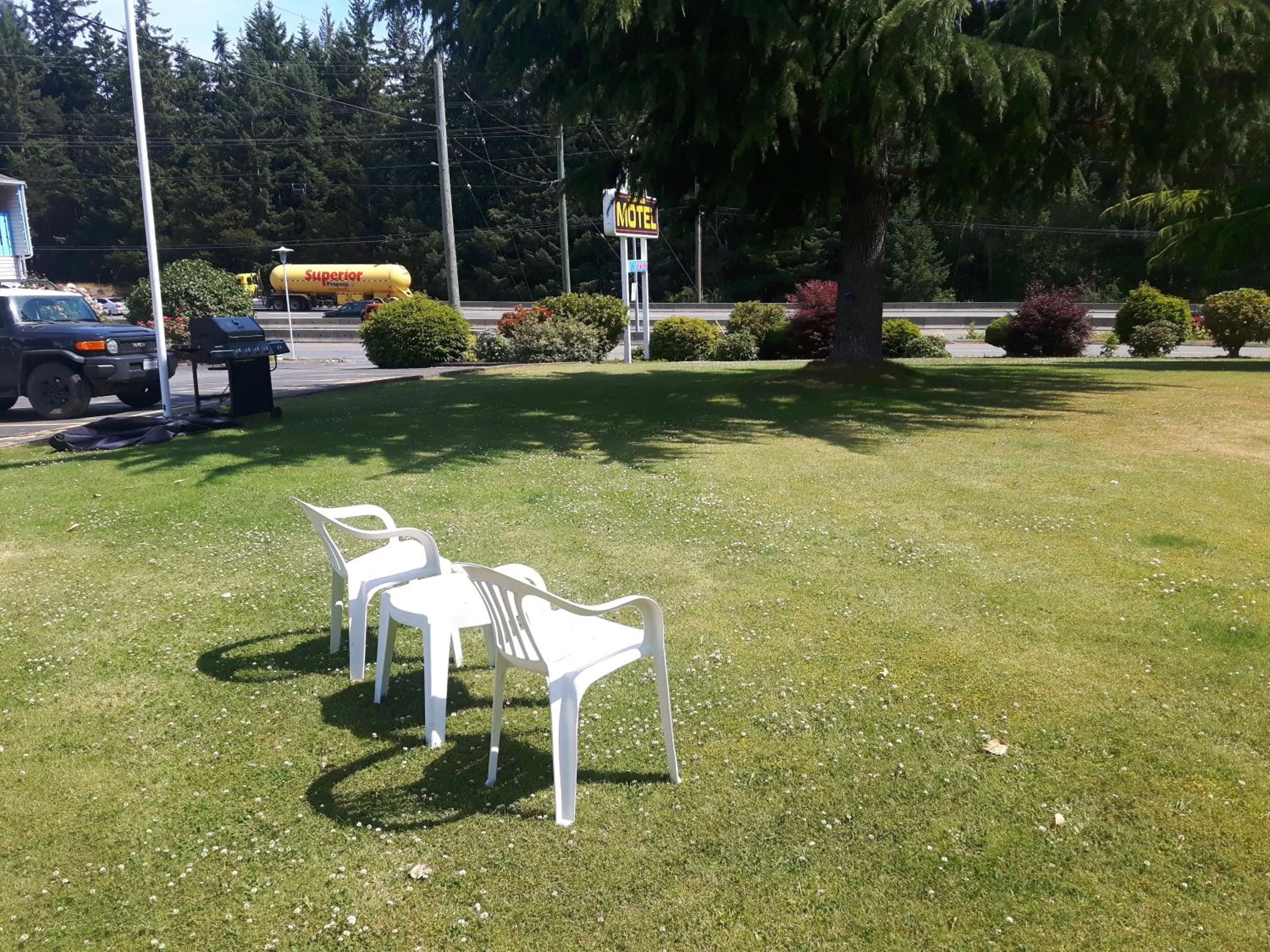Patio in Fuller Lake Chemainus Motel