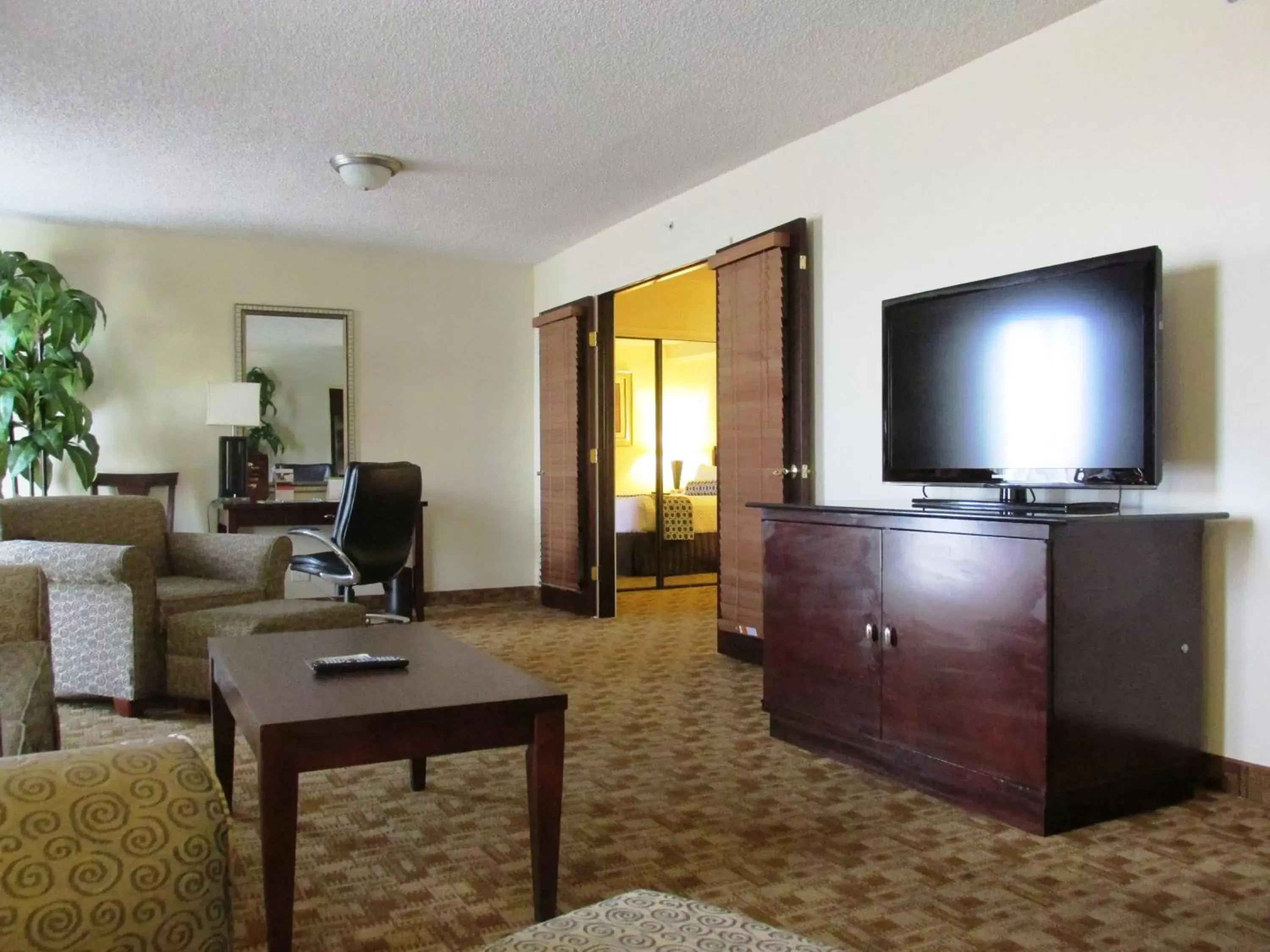 Photo of the whole room, TV/Entertainment Center in Radisson Hotel Austin - University