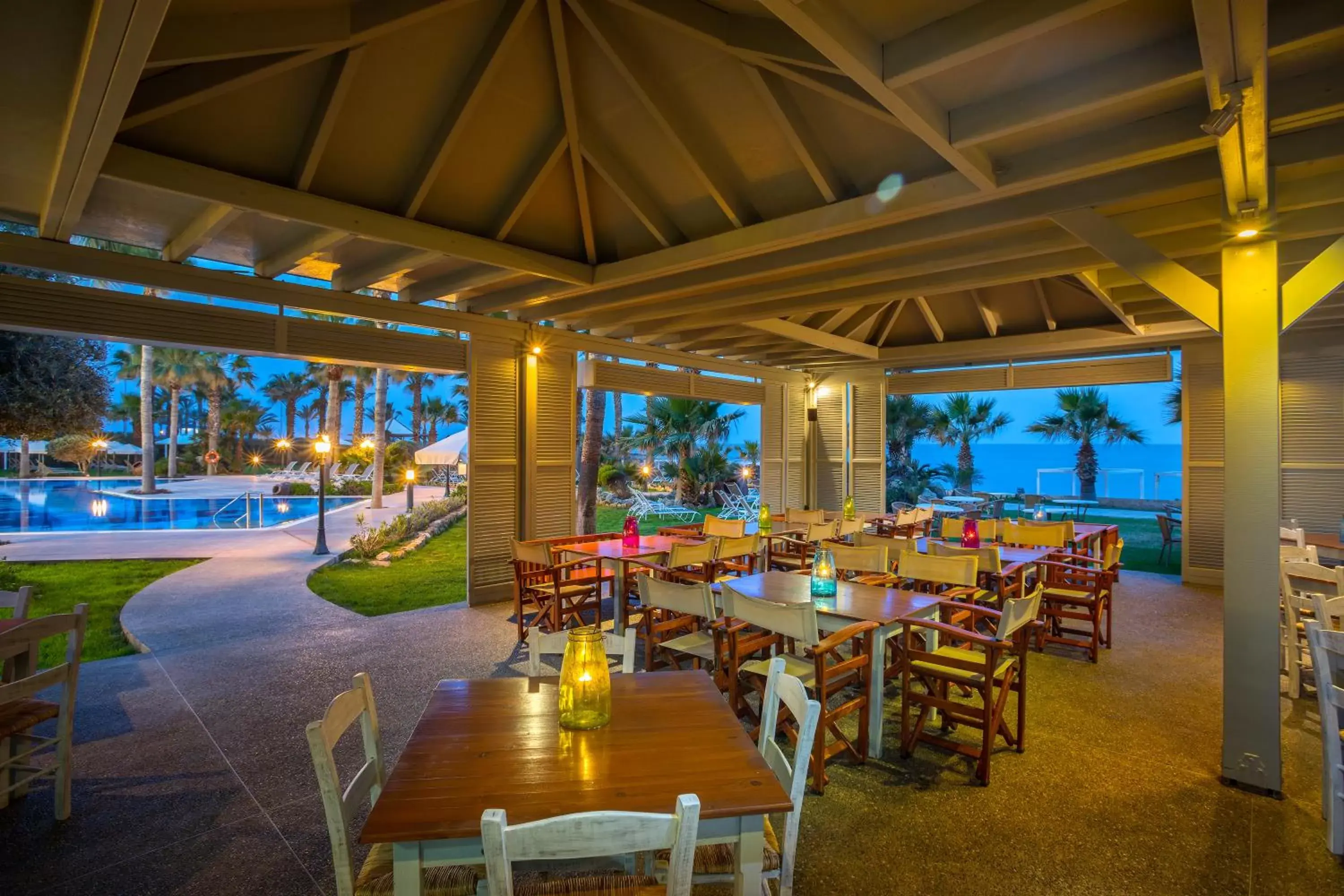 Drinks, Restaurant/Places to Eat in Aquamare Beach Hotel & Spa