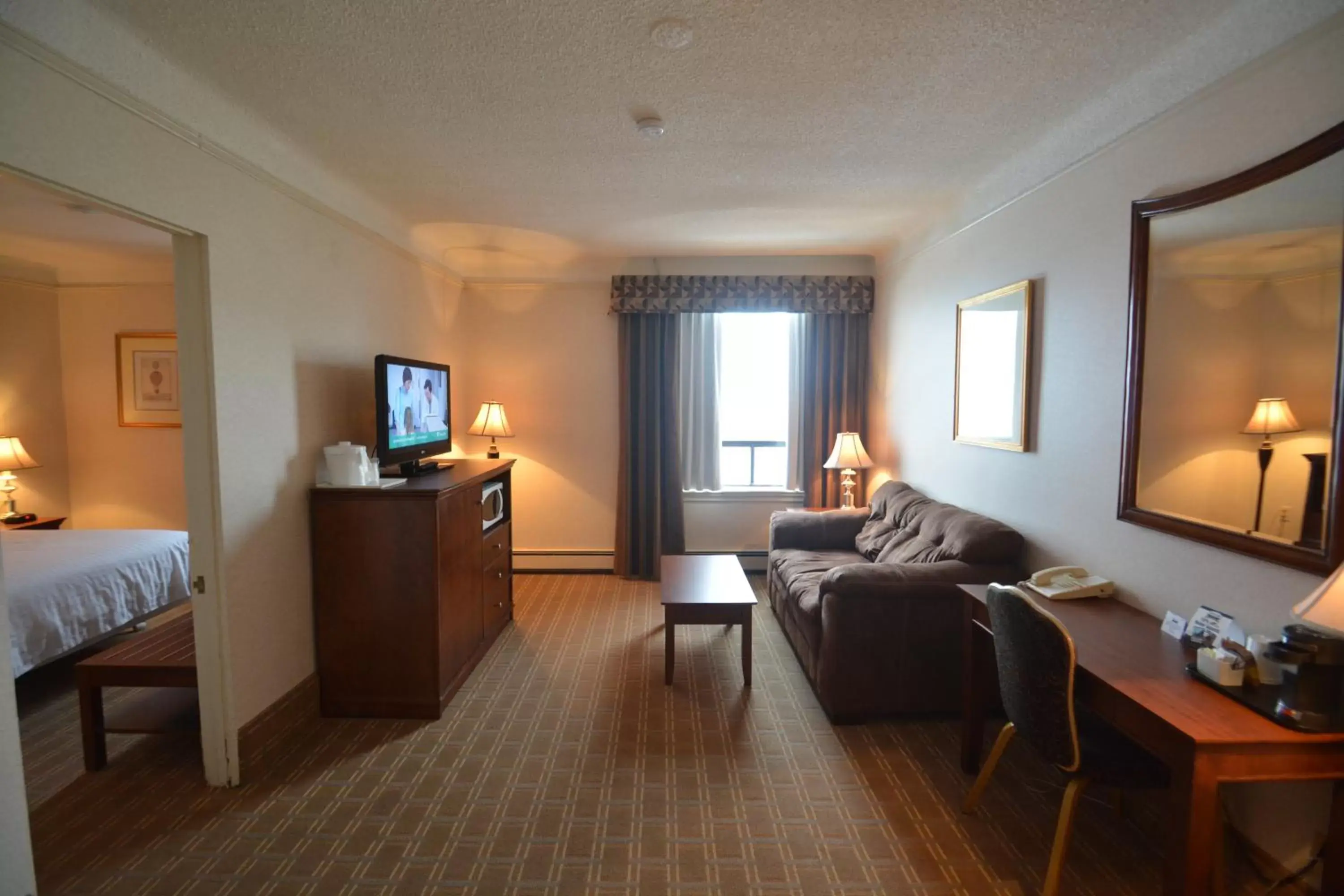 Living room, TV/Entertainment Center in Prince Arthur Waterfront Hotel & Suites
