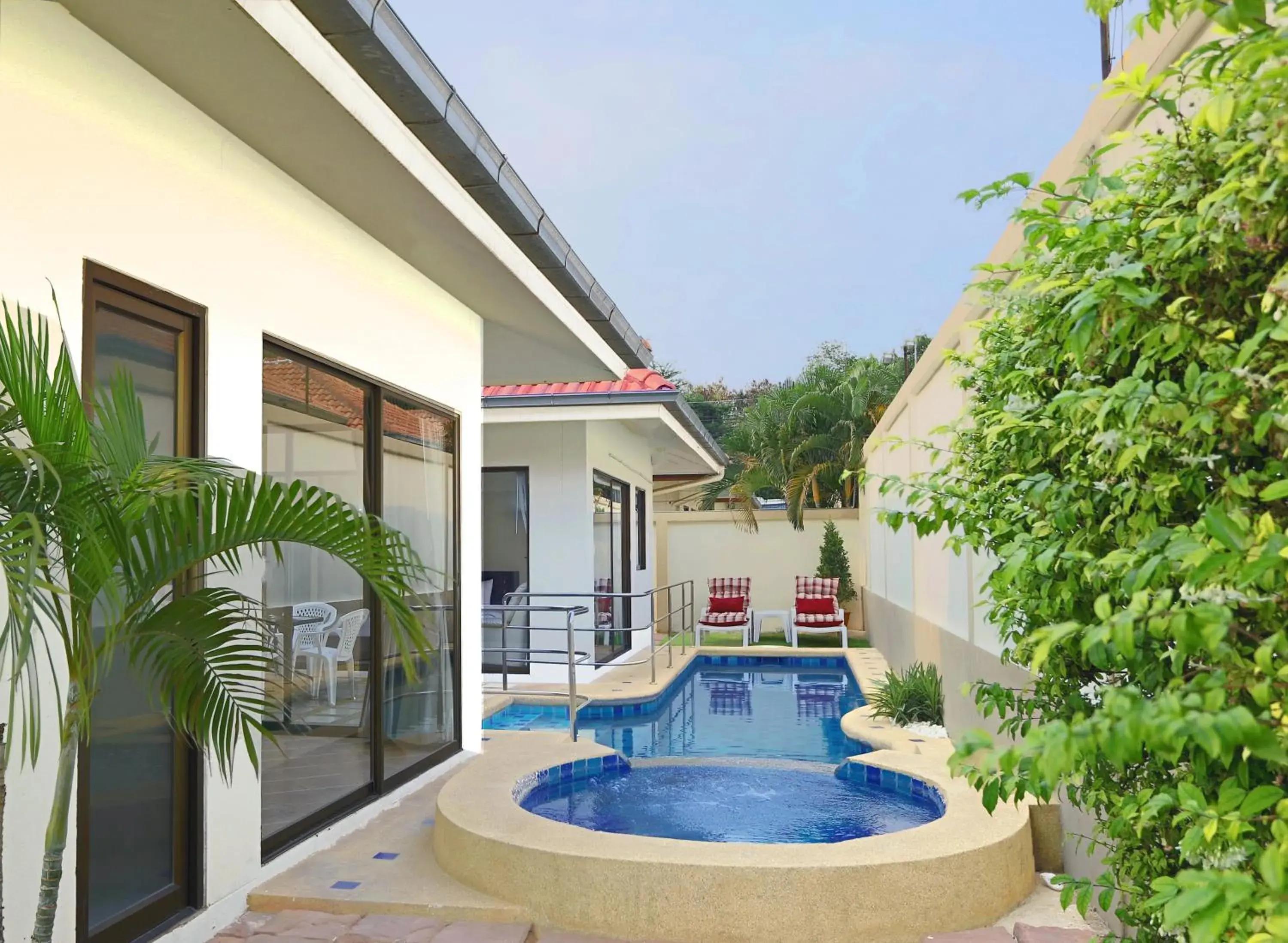 Swimming pool in Avoca Pool Villas