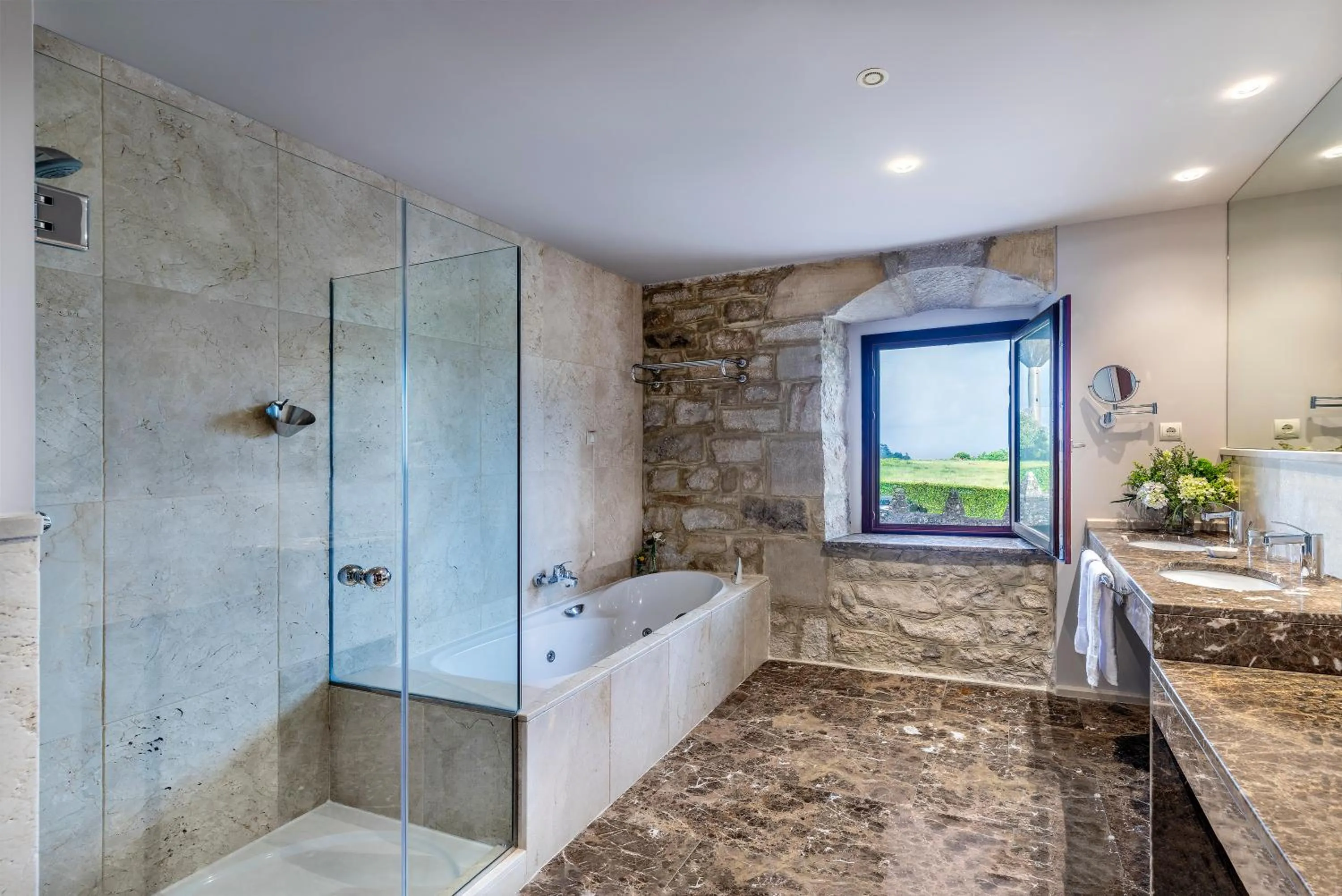 Bathroom in CoolRooms Palacio de Luces