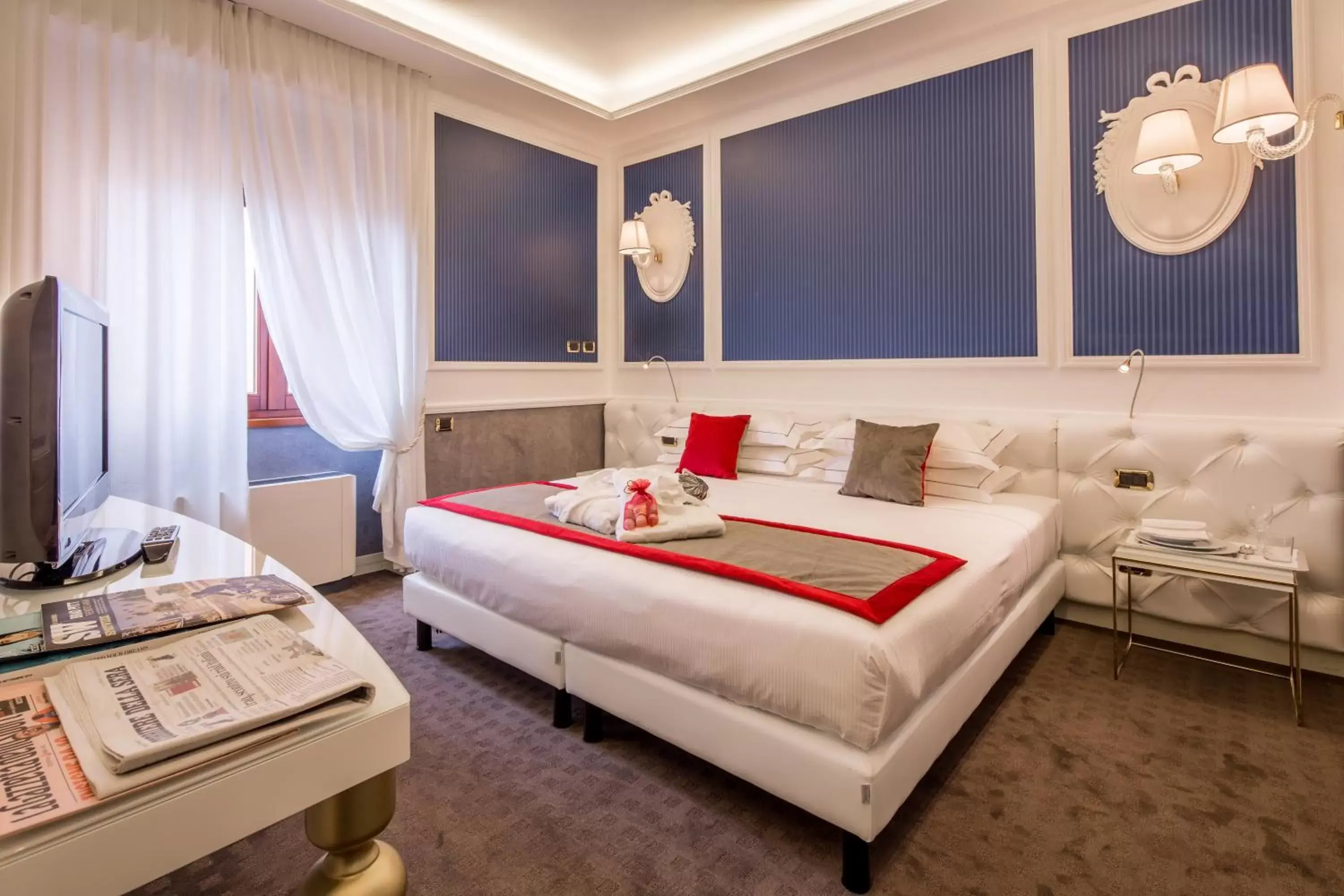 Bedroom, Bed in Grande Albergo Roma
