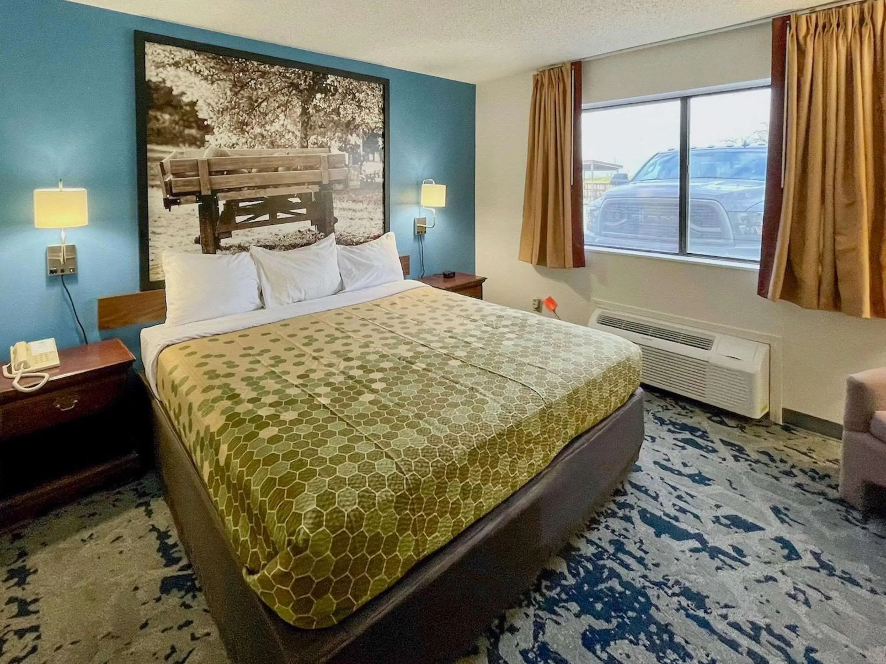 Photo of the whole room, Bed in Rodeway Inn near I-35 Lamoni