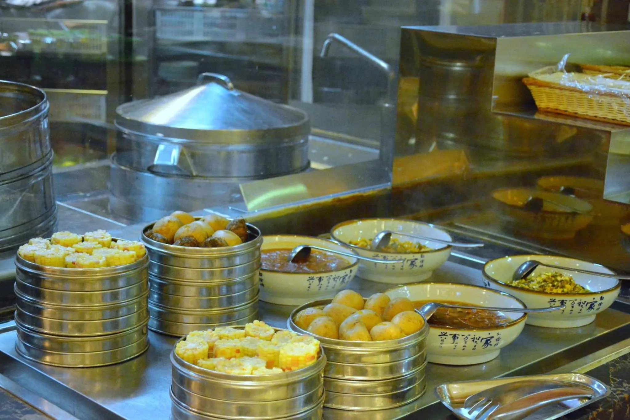 Restaurant/places to eat in Junluxe Hotel Guangzhou Science City-Free Shuttle Bus Service to Guangzhou Canton Fair