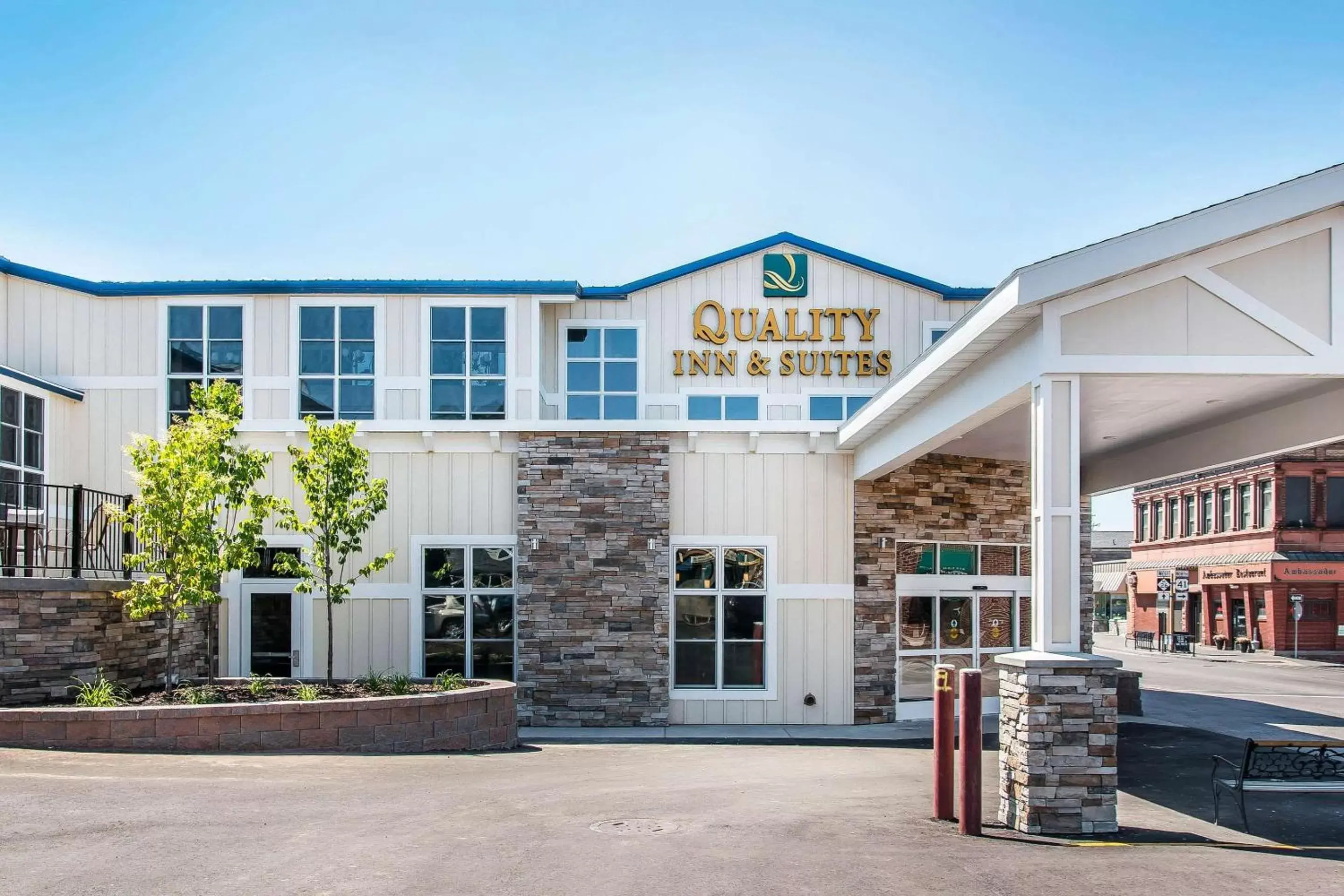 Property Building in Quality Inn & Suites Houghton