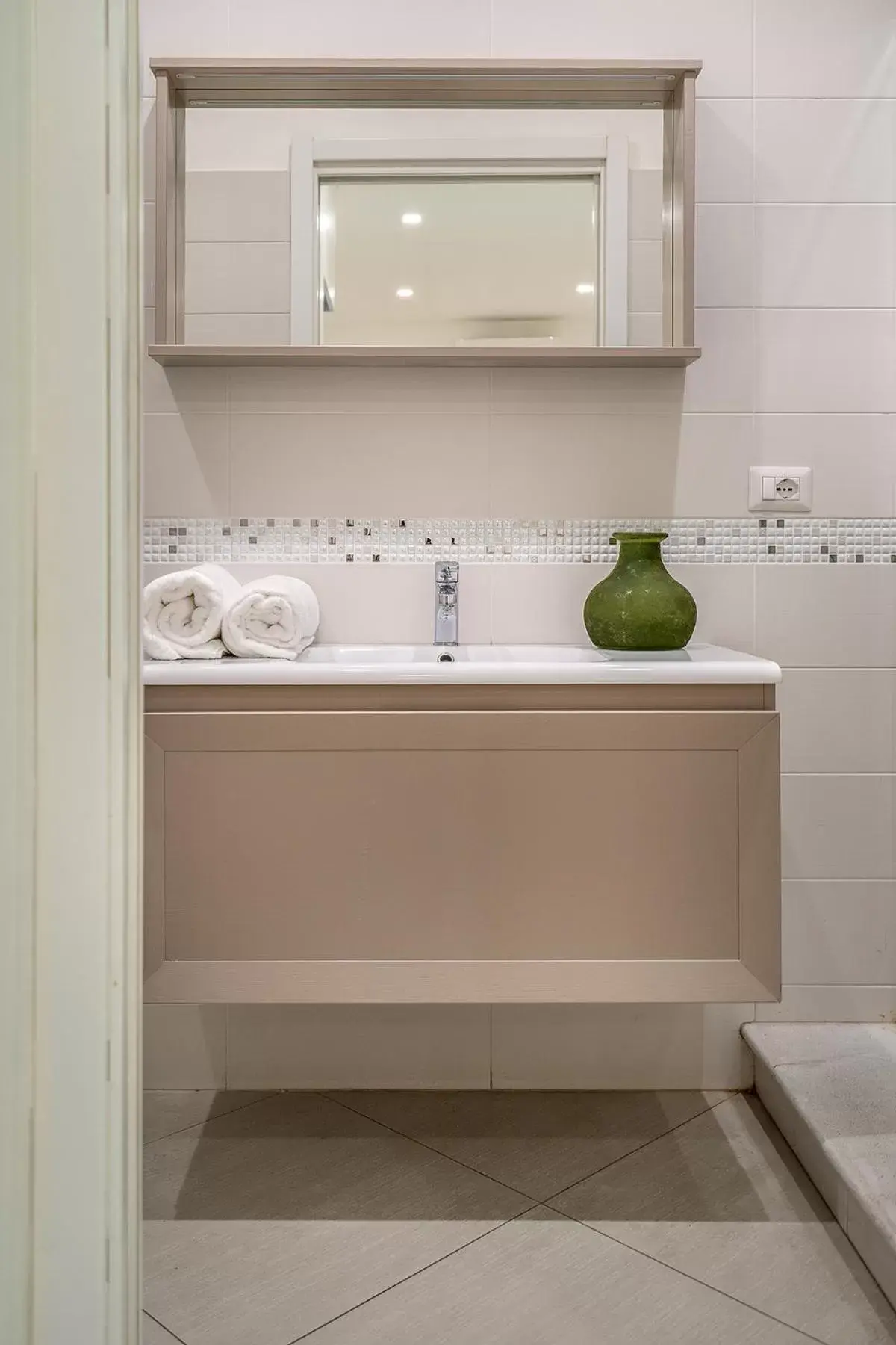 Bathroom, Kitchen/Kitchenette in Villa Scaramellino Relais