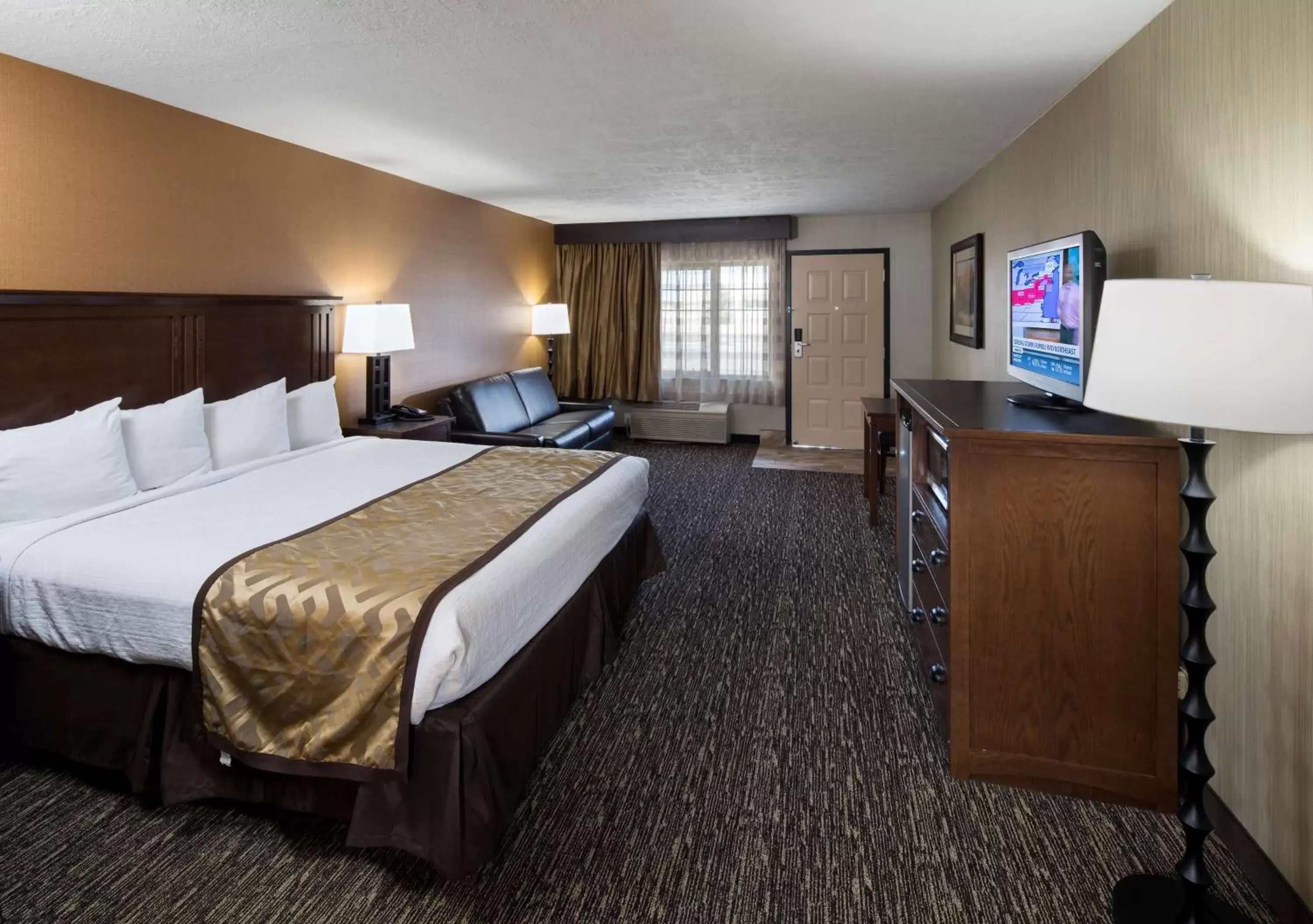 Photo of the whole room, Bed in Best Western Ramkota Hotel