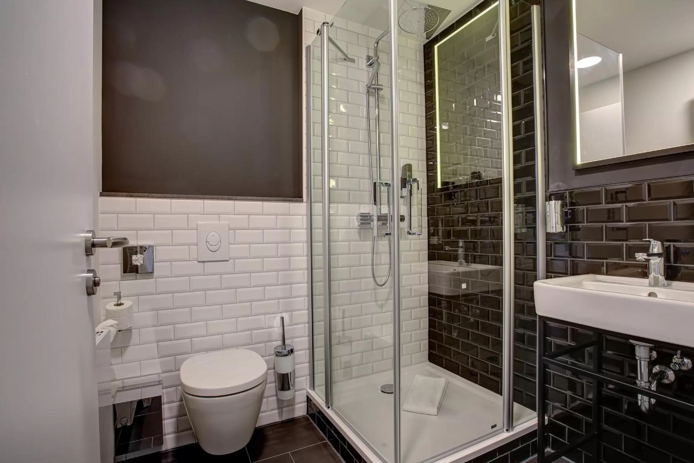 Bathroom in Vienna House Easy by Wyndham Dortmund City