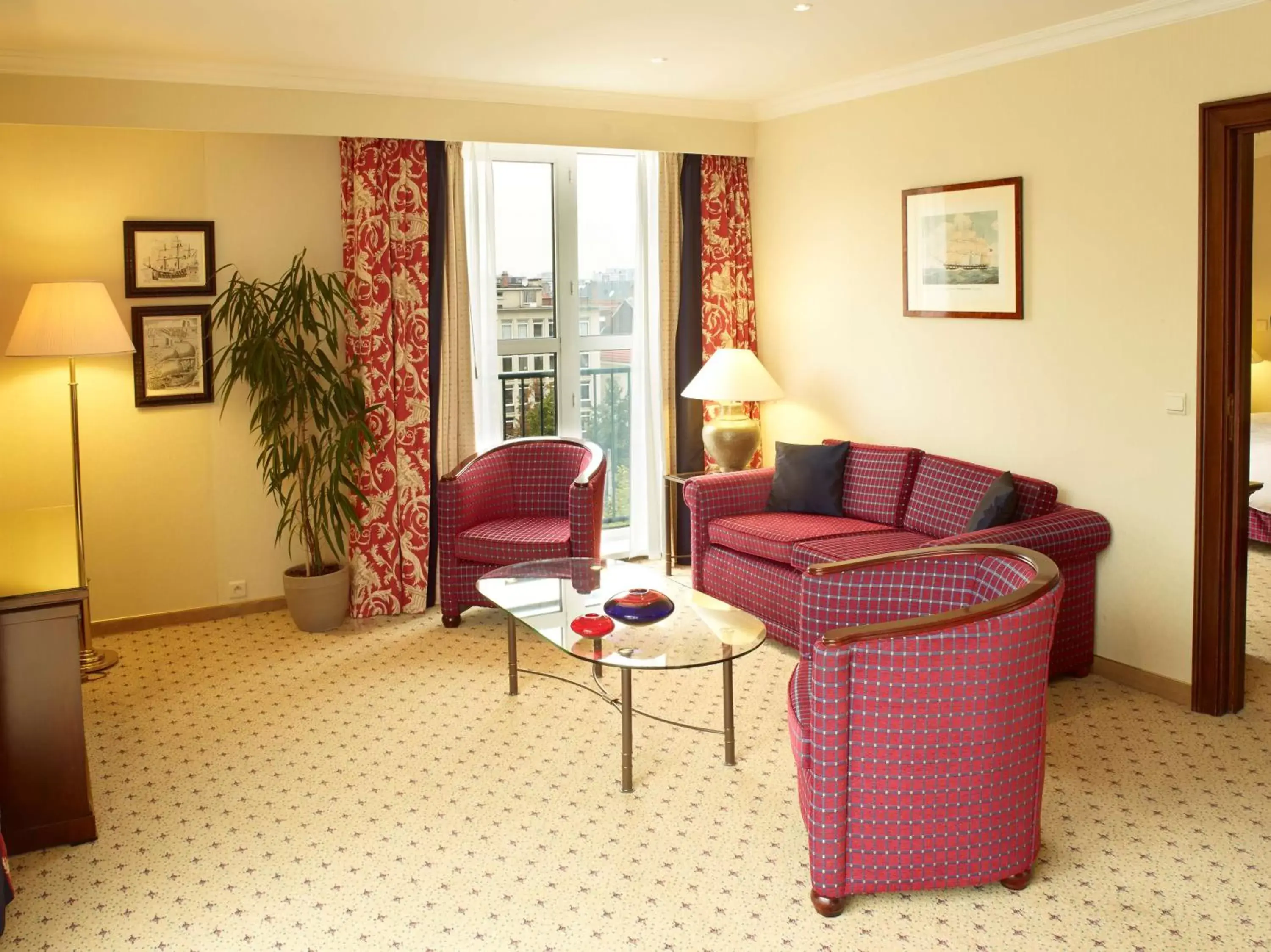 Living room, Seating Area in Hilton Antwerp Old Town