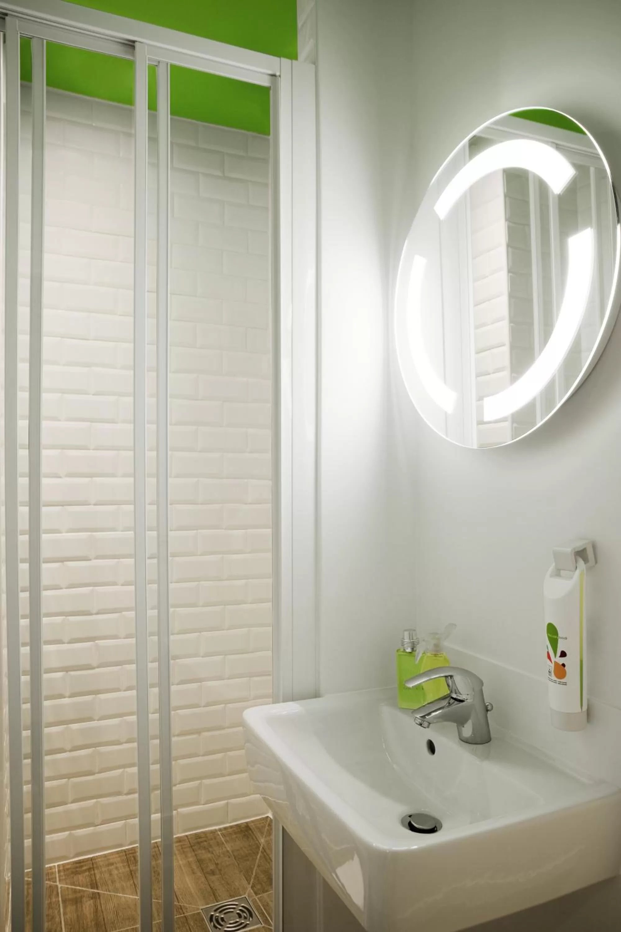 Shower in ibis Styles Paris Buttes Chaumont