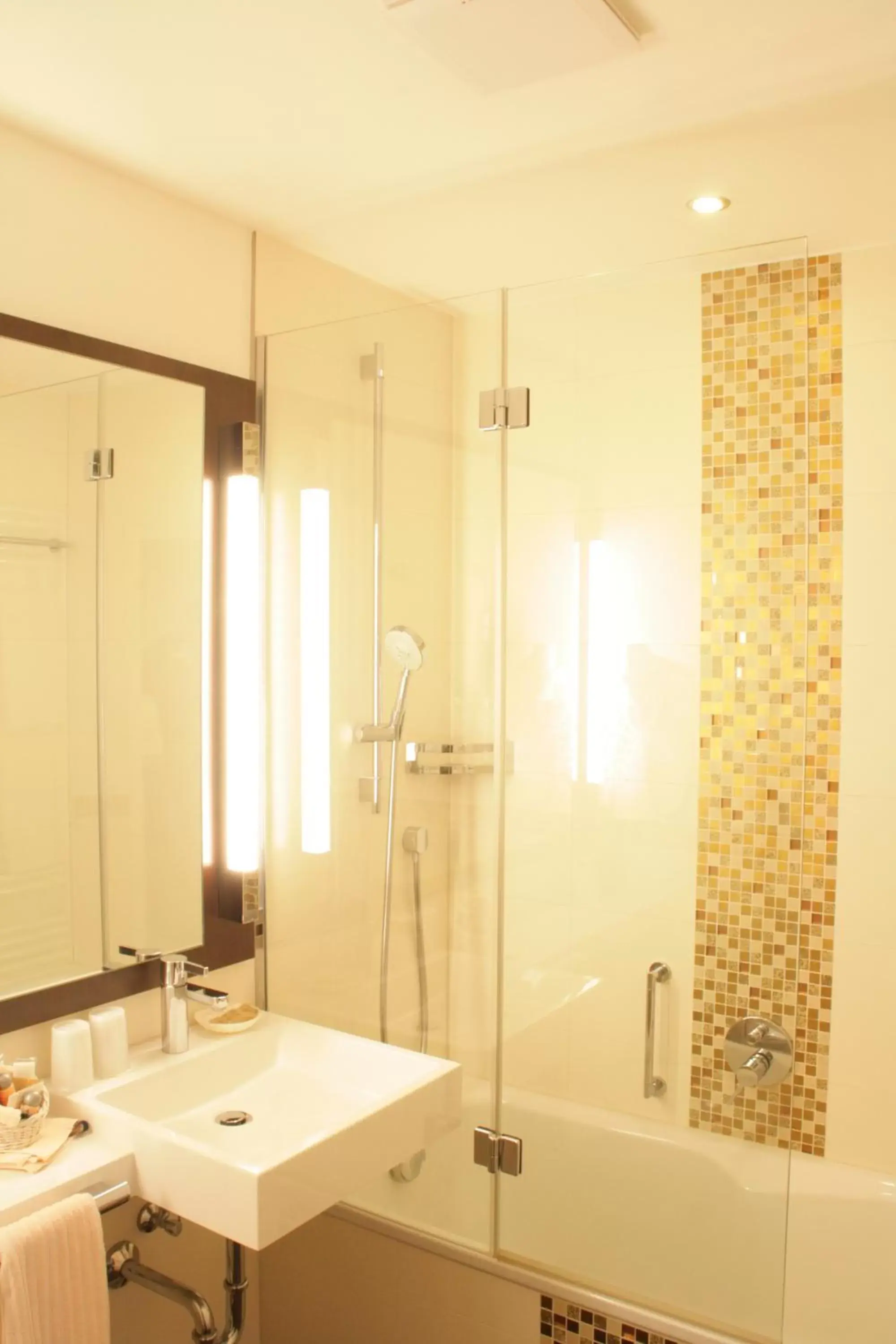 Shower, Bathroom in Hotel Haus Berlin
