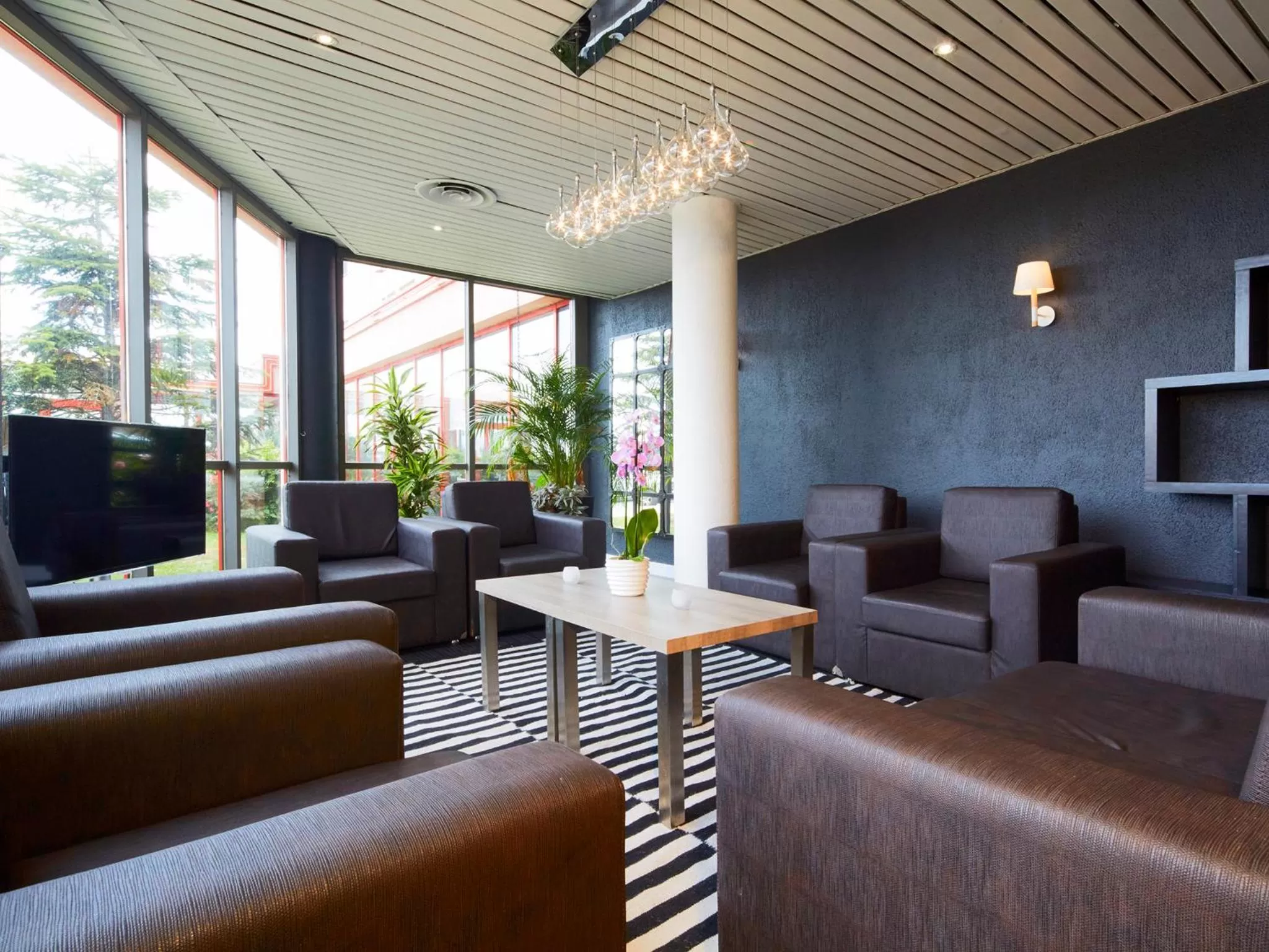 Lobby or reception in Kyriad Hôtel Orly Aéroport - Athis Mons