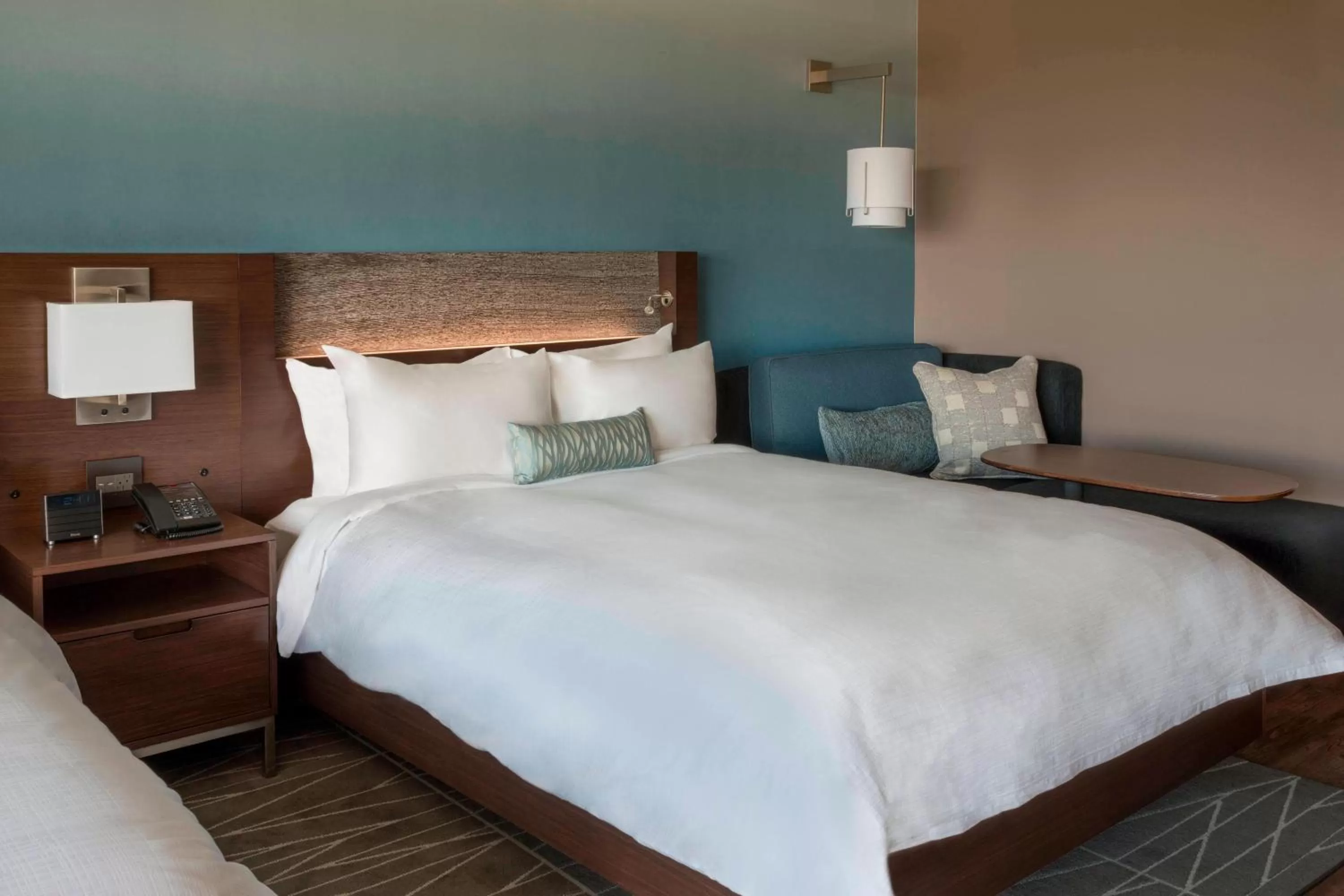 Photo of the whole room, Bed in Buffalo Marriott at LECOM HARBORCENTER