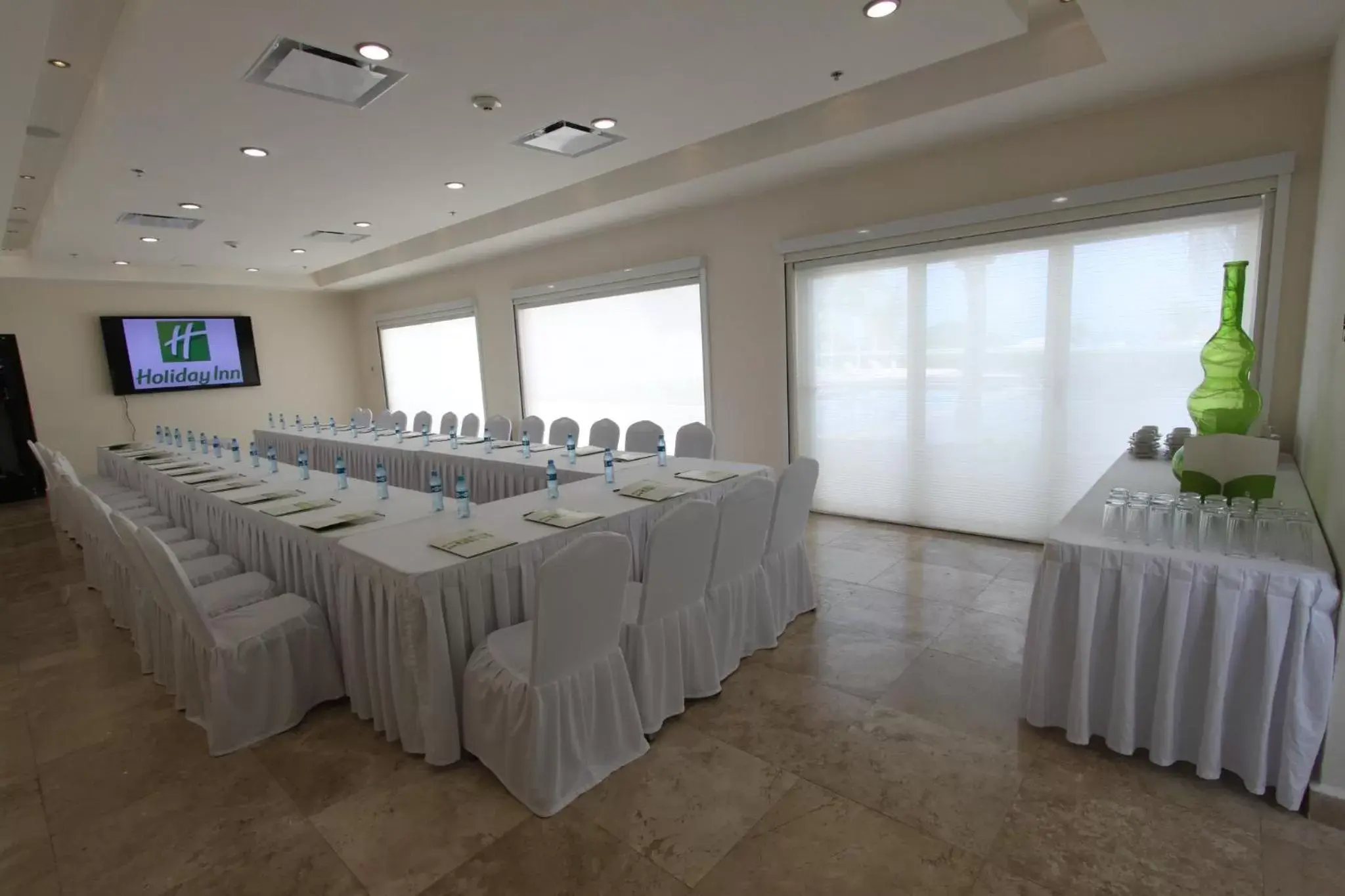 Meeting/conference room in Holiday Inn Campeche, an IHG Hotel