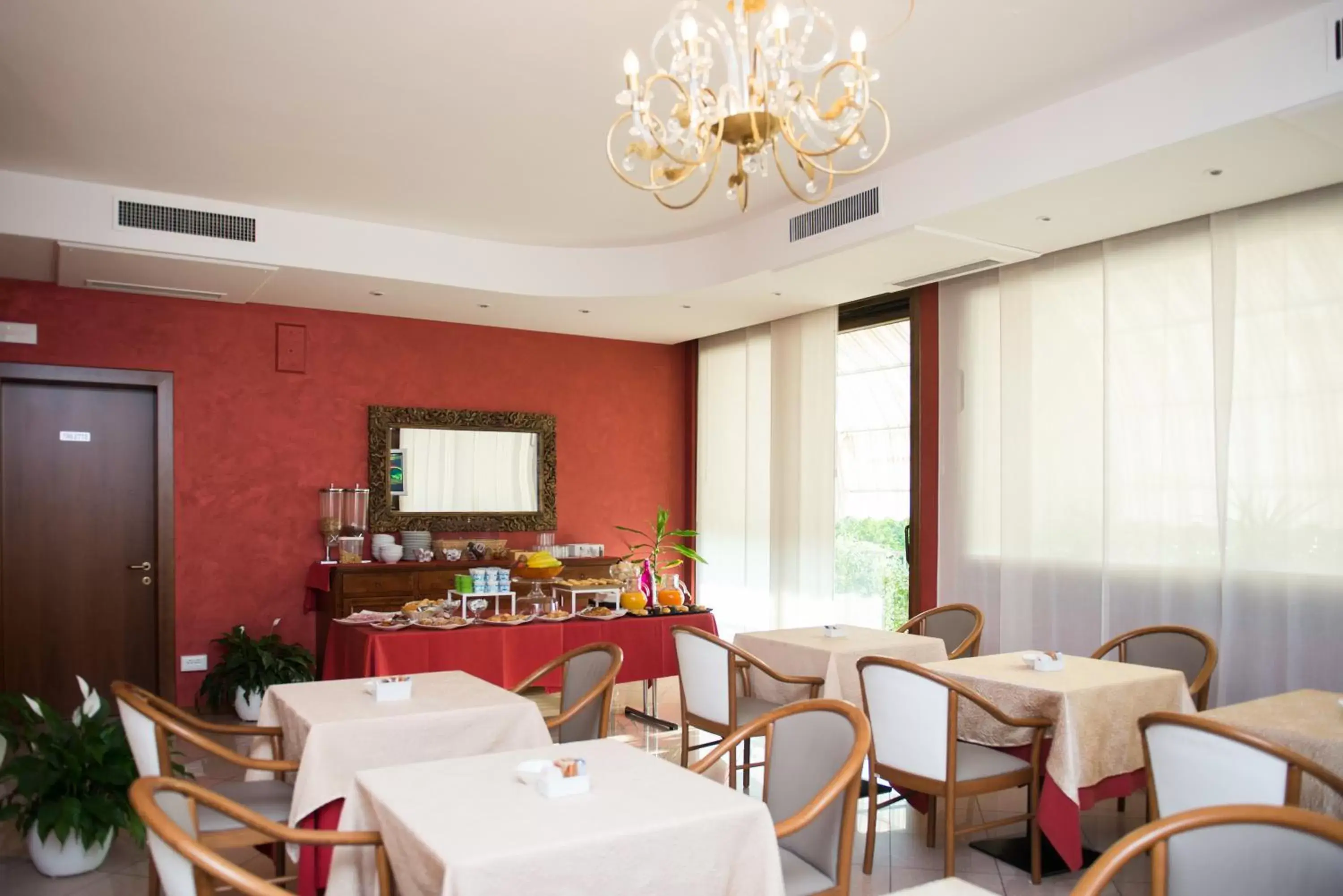 Restaurant/Places to Eat in Albergo Grappolo D'oro