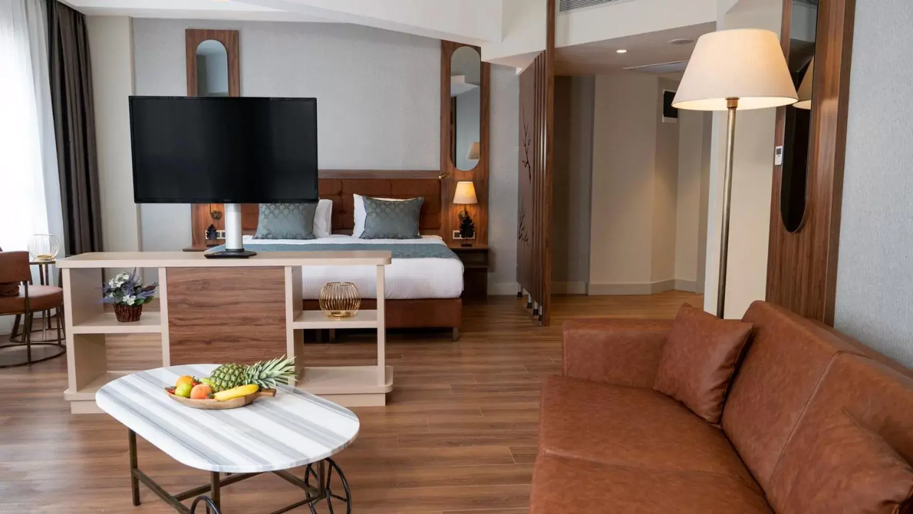 Photo of the whole room, TV/Entertainment Center in Grand Sirkeci Hotel