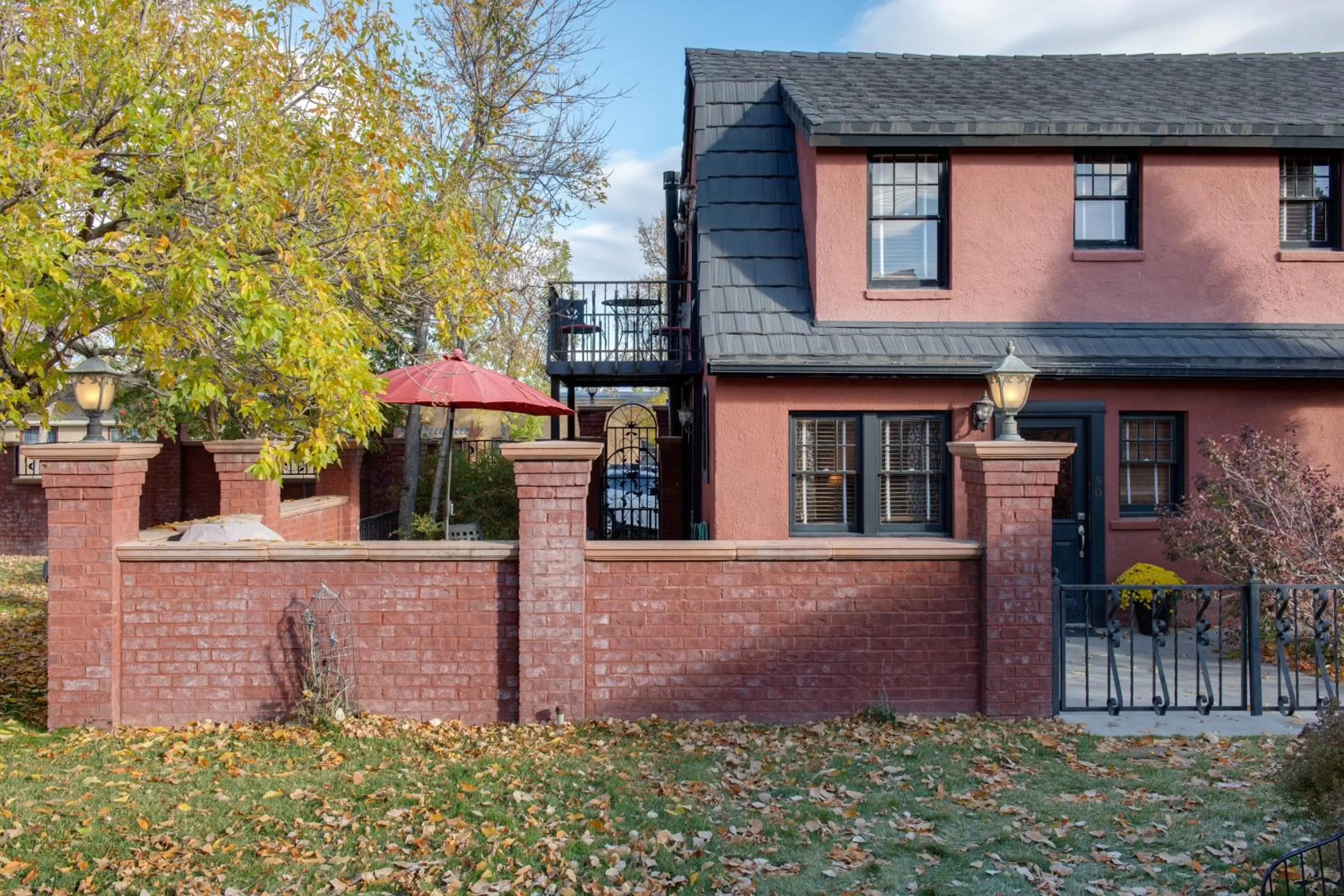 Property building in Chamberlin Inn