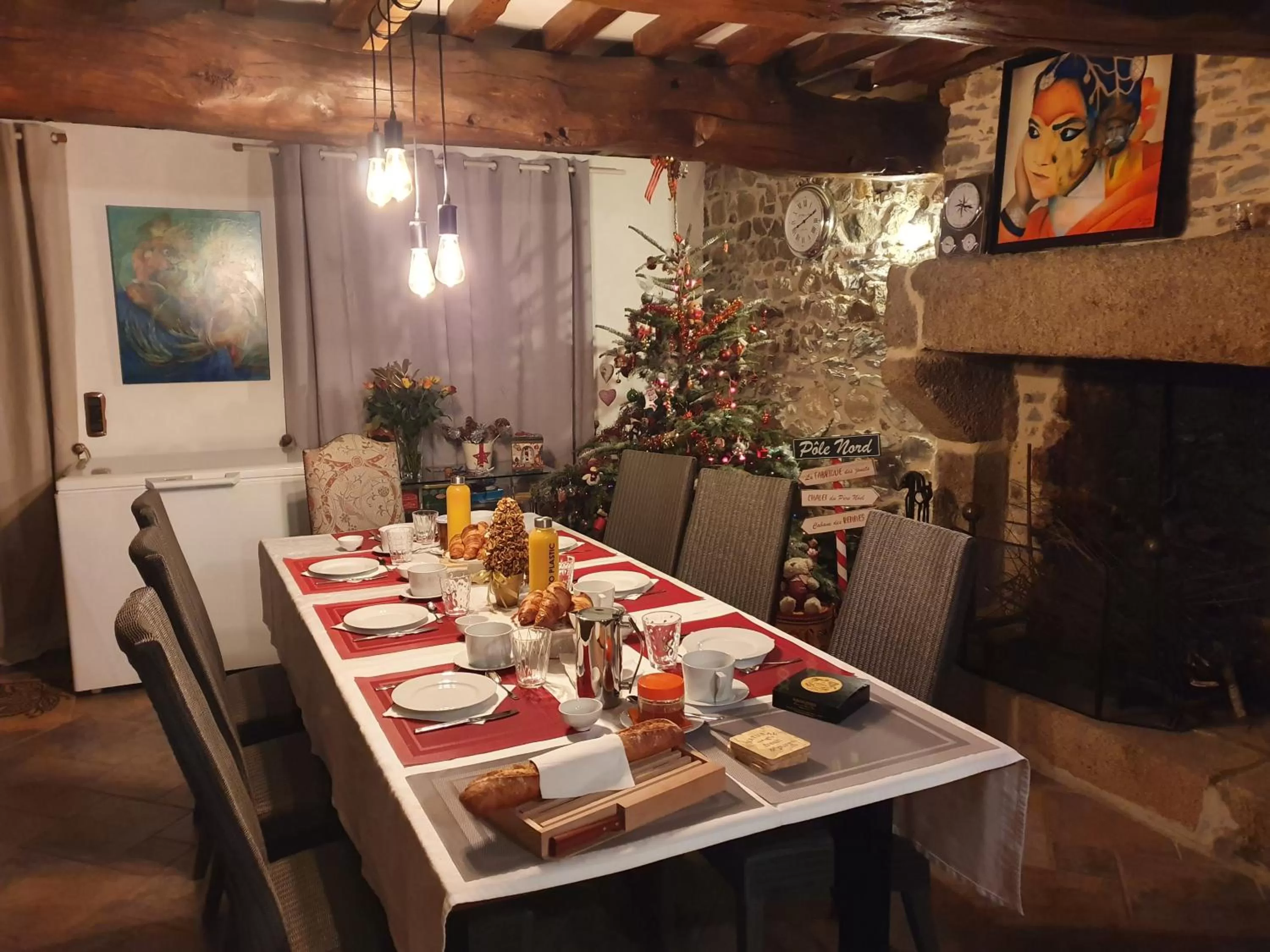 Food and drinks in lesroses1680