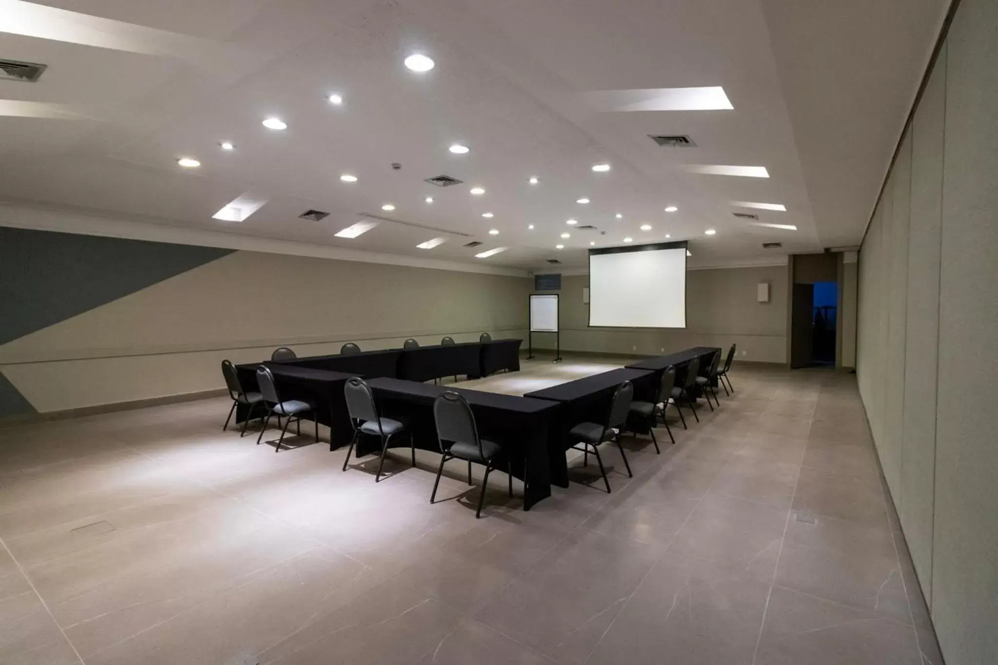 Meeting/conference room in Hotel Deville Prime Cuiabá