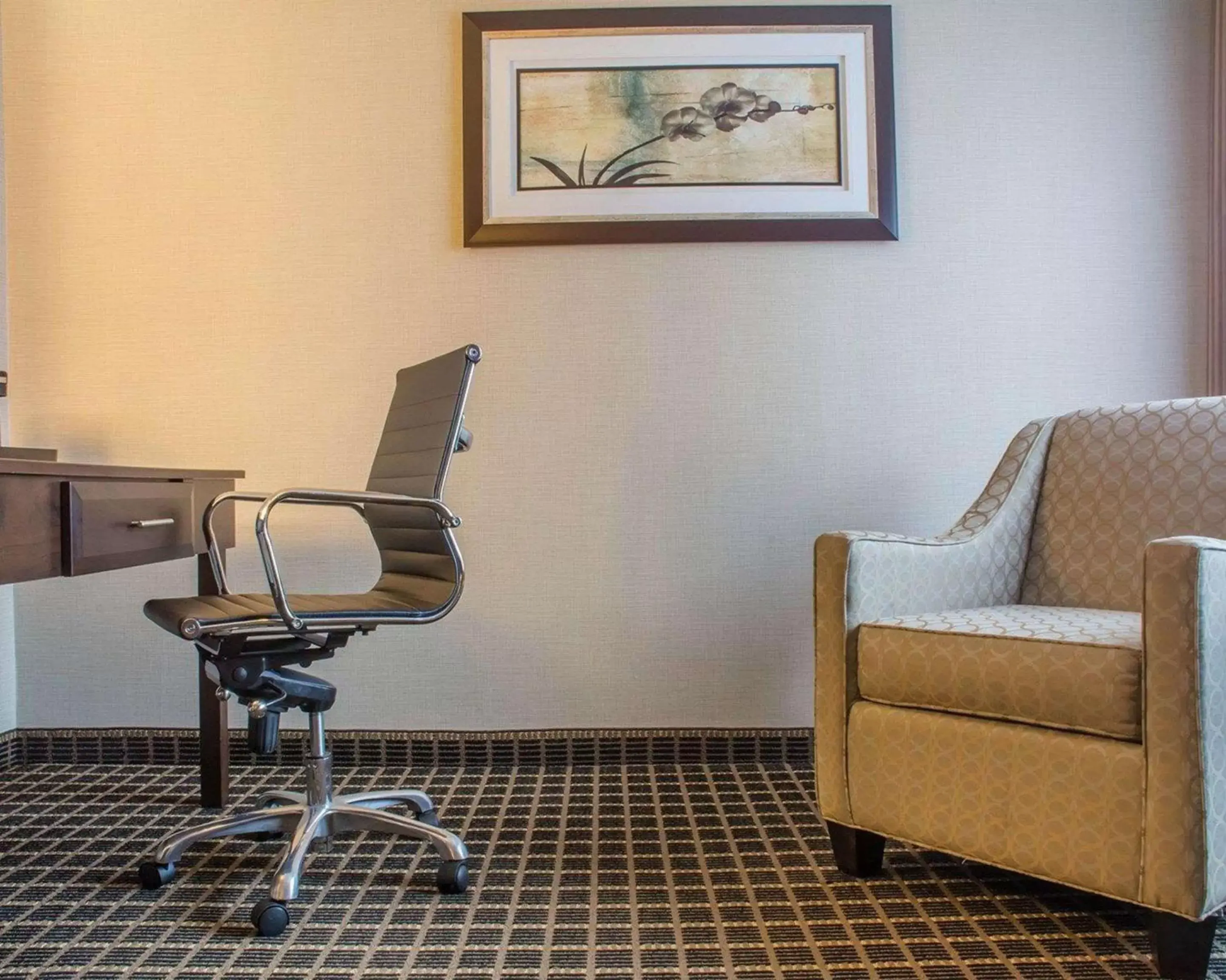 Photo of the whole room, Seating Area in Comfort Inn
