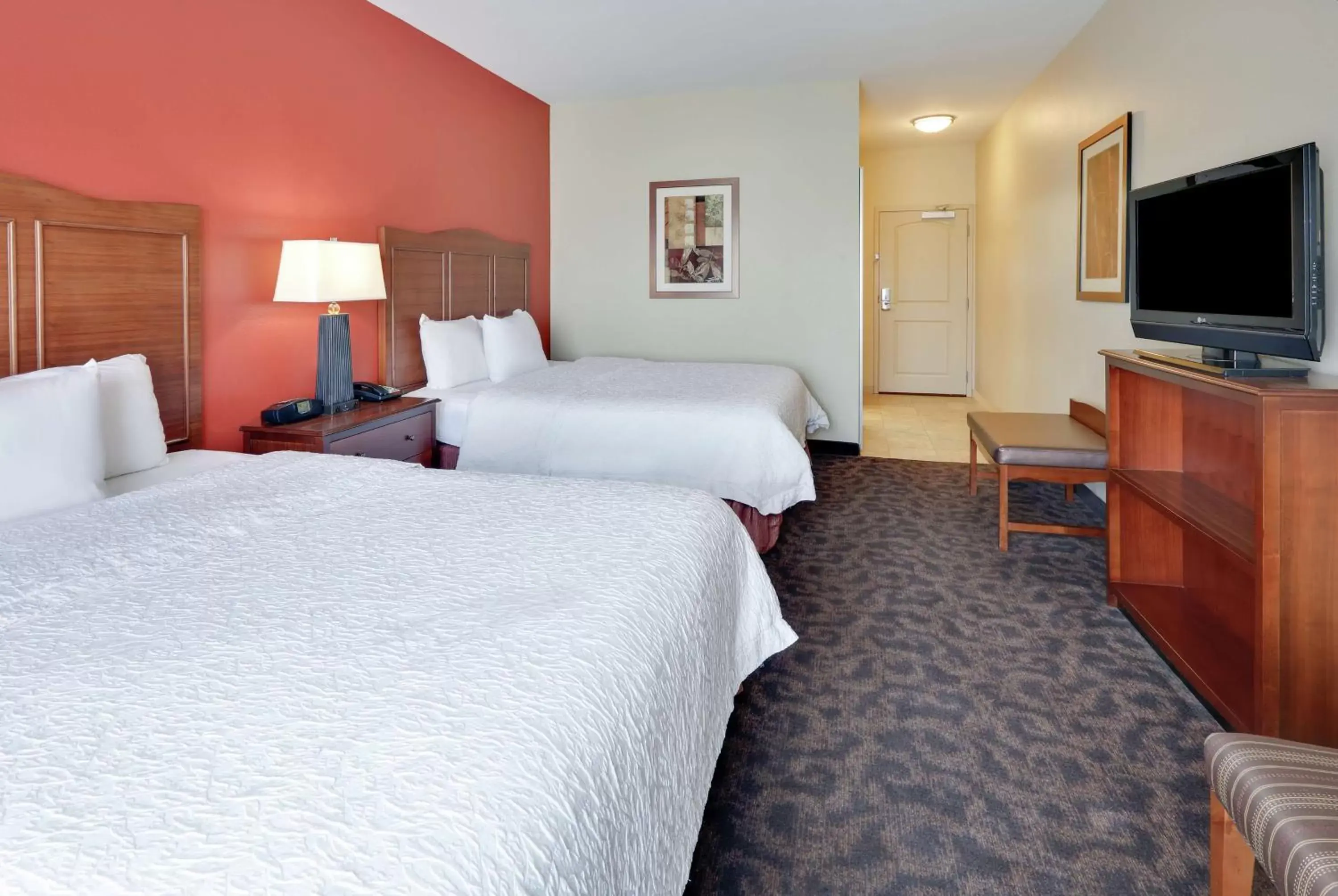 Photo of the whole room, Bed in Hampton Inn & Suites Fort Worth/Forest Hill