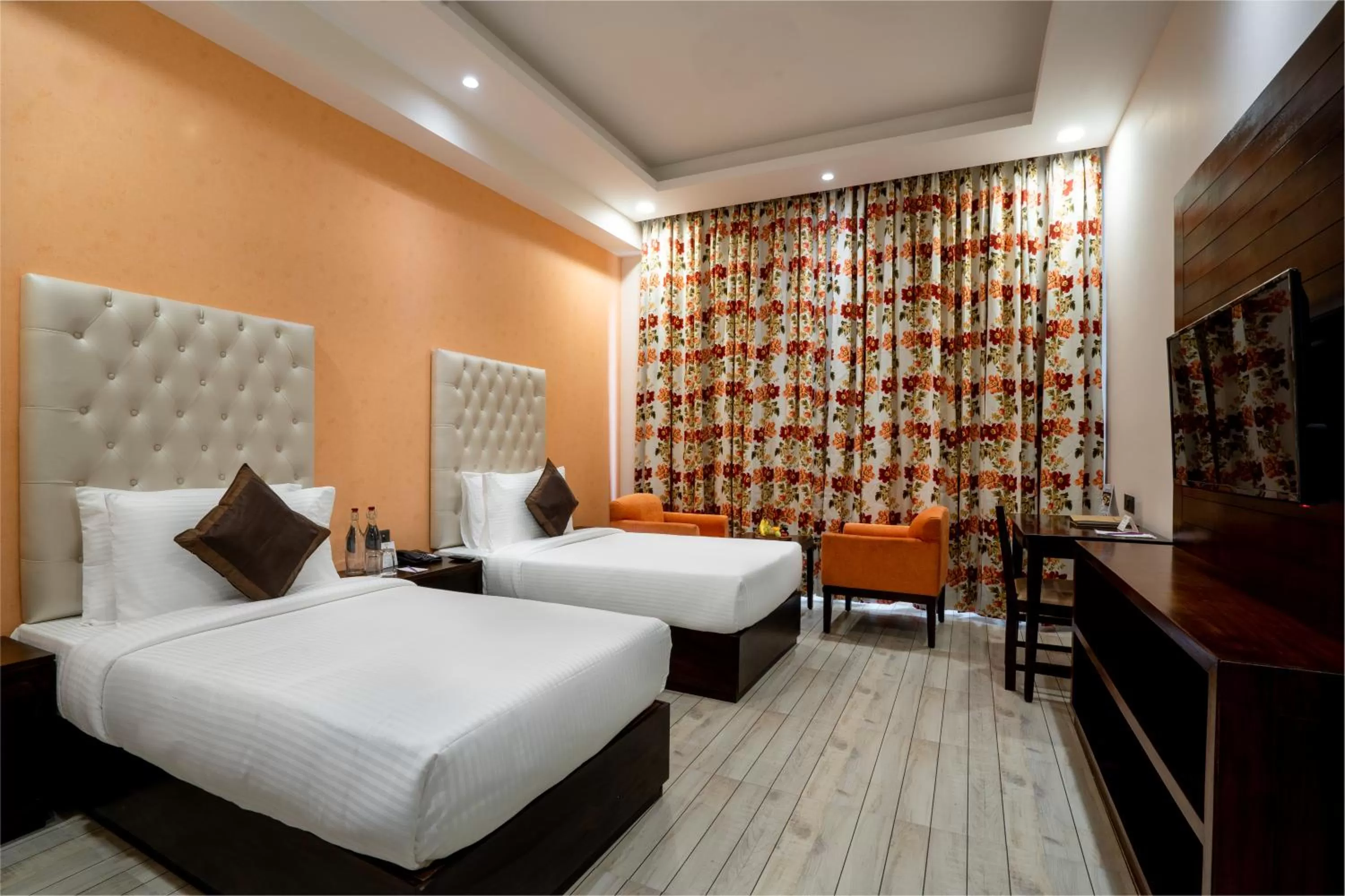 Seating area, Bed in The Orchid Shimla