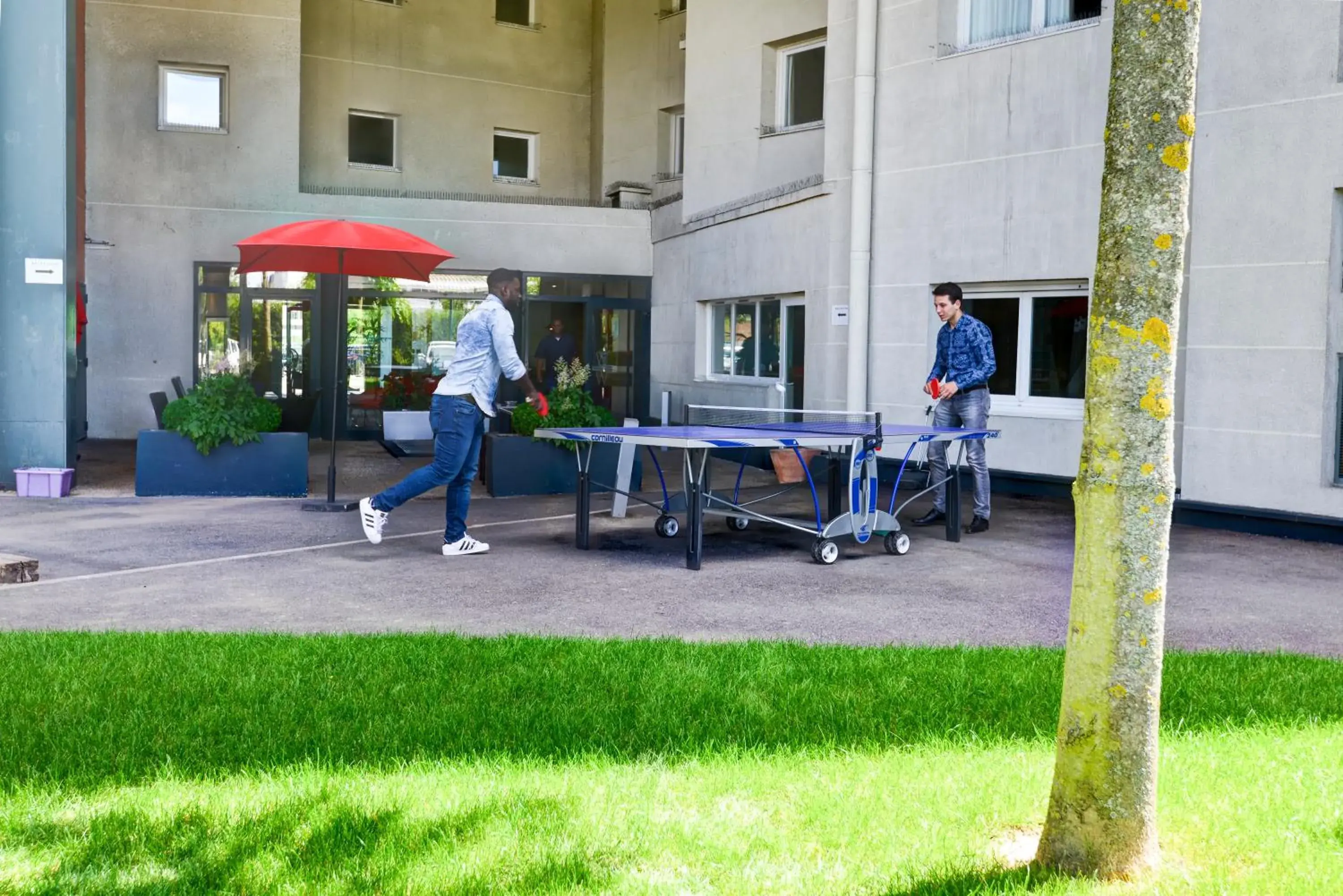 Table Tennis in ibis Orly Chevilly Tram 7
