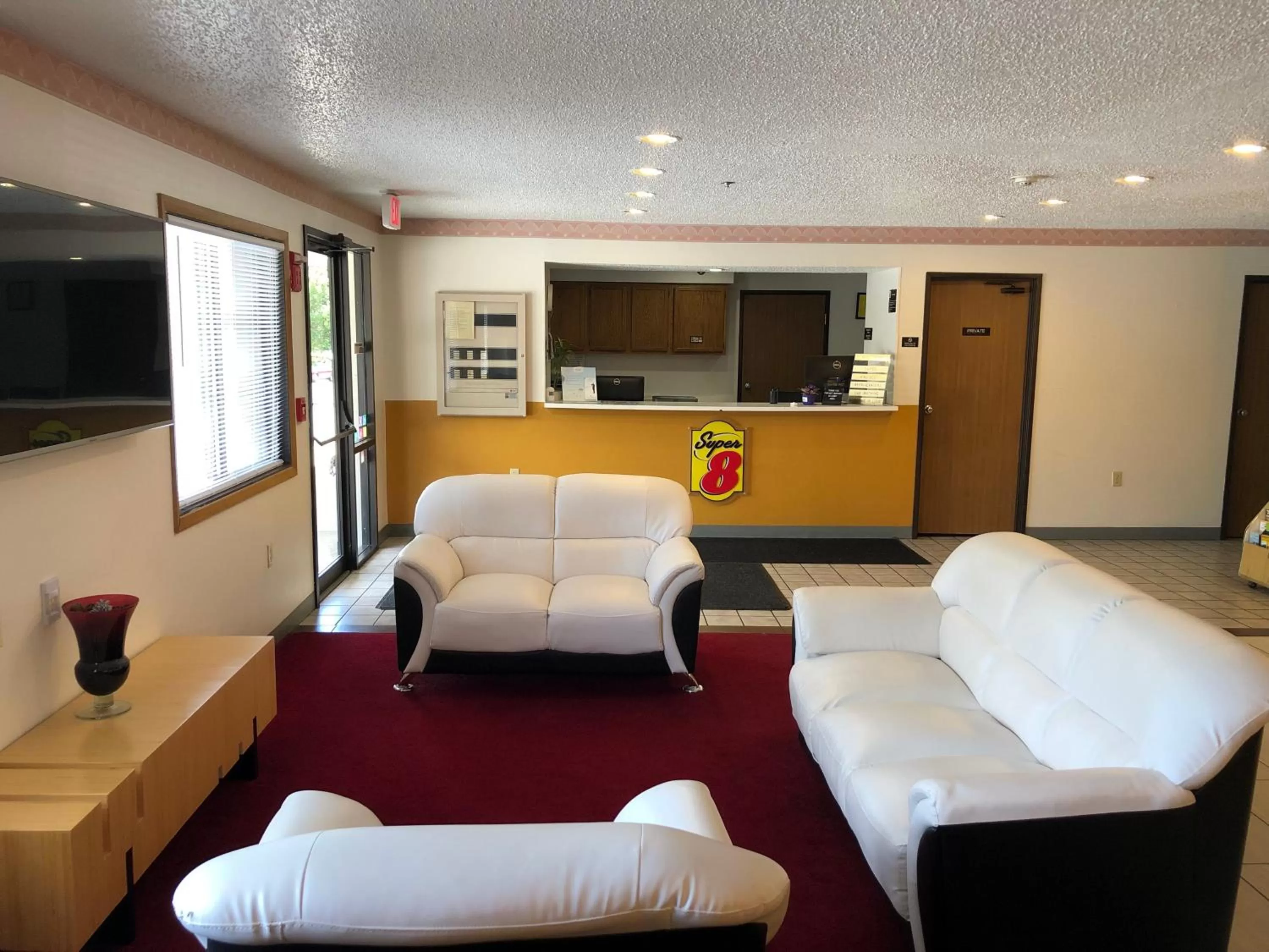Lobby or reception in Super 8 by Wyndham Front Royal