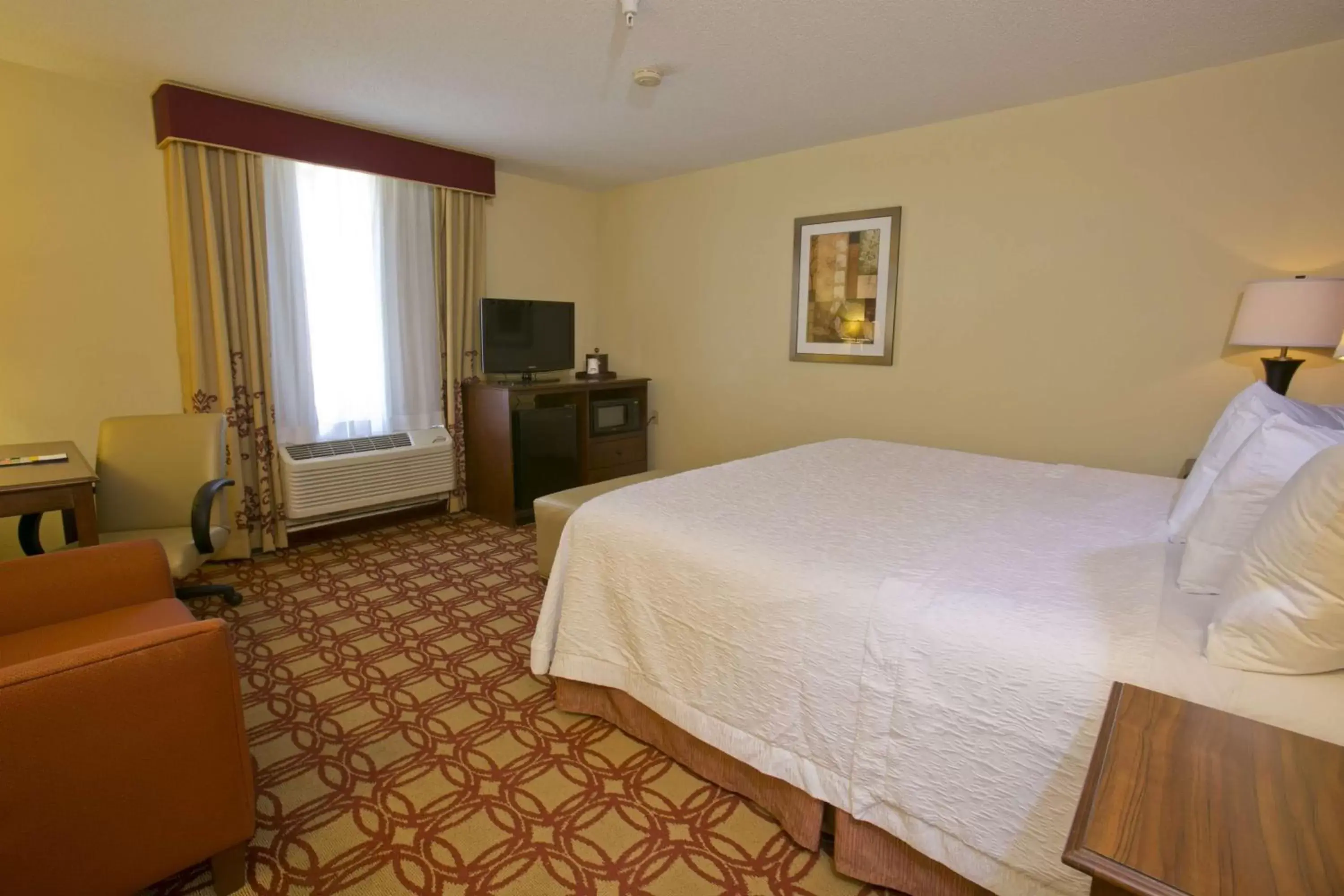 Bedroom, Bed in Hampton Inn & Suites Wiggins