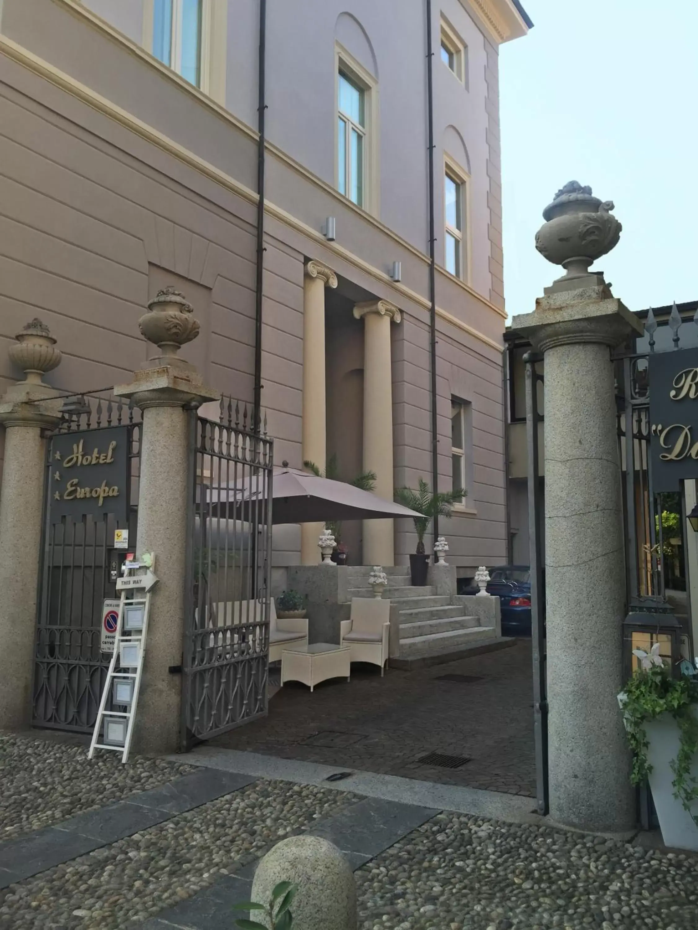 Facade/entrance, Patio/Outdoor Area in Hotel Europa Varese