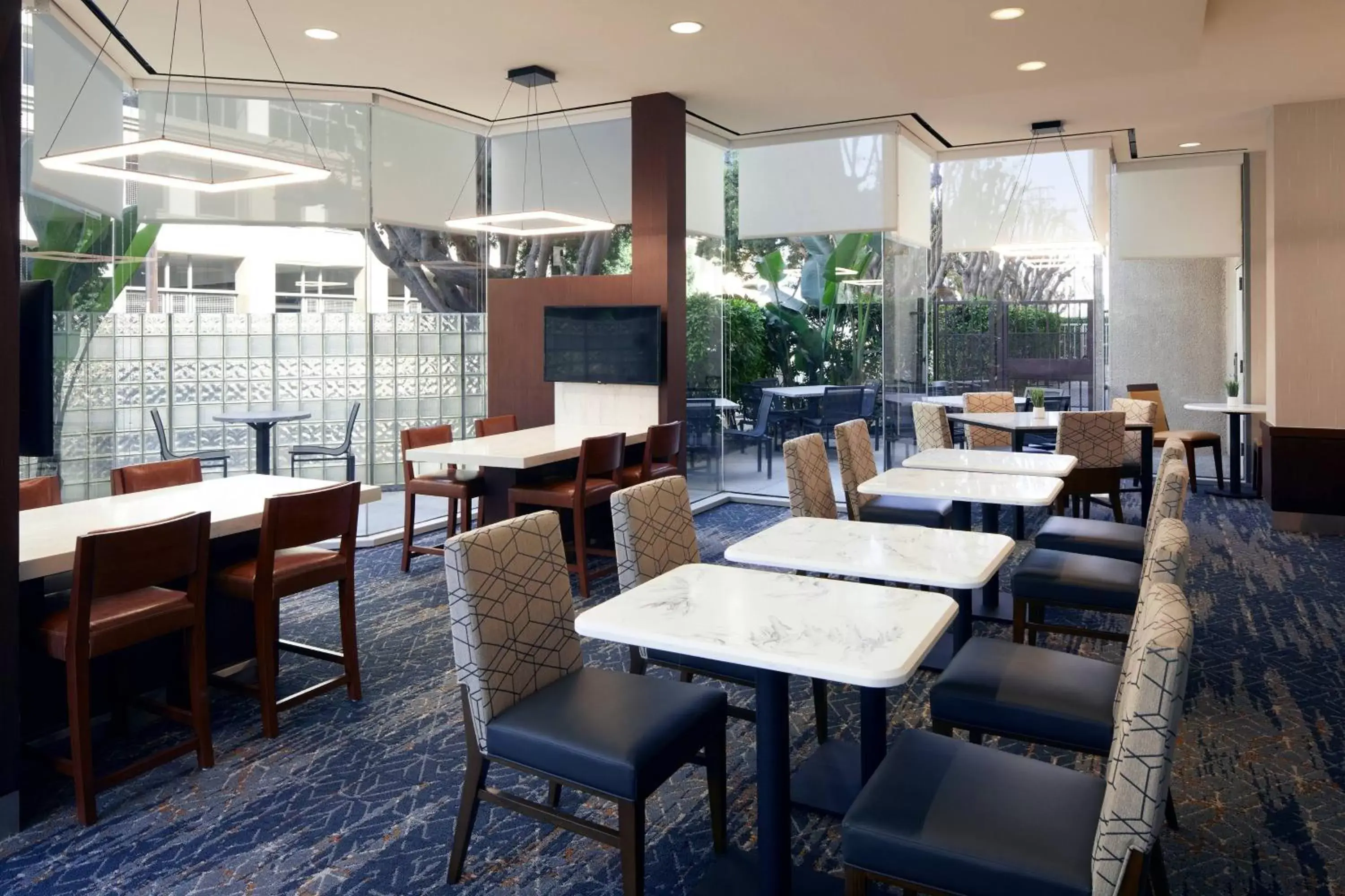 Lobby or reception, Restaurant/Places to Eat in Courtyard by Marriott Los Angeles LAX / Century Boulevard