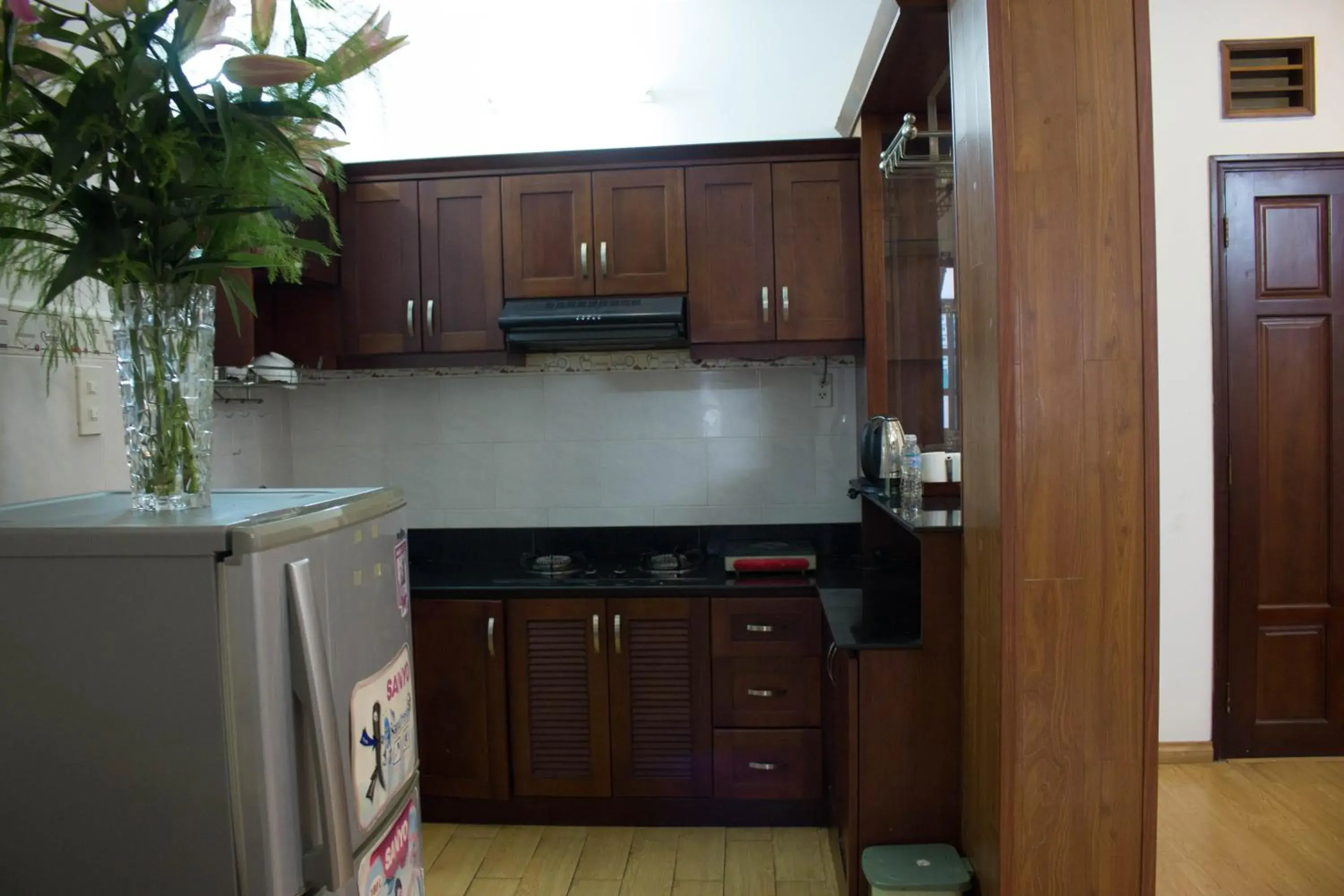 stove, Kitchen/Kitchenette in Hoa Phat Hotel & Apartment