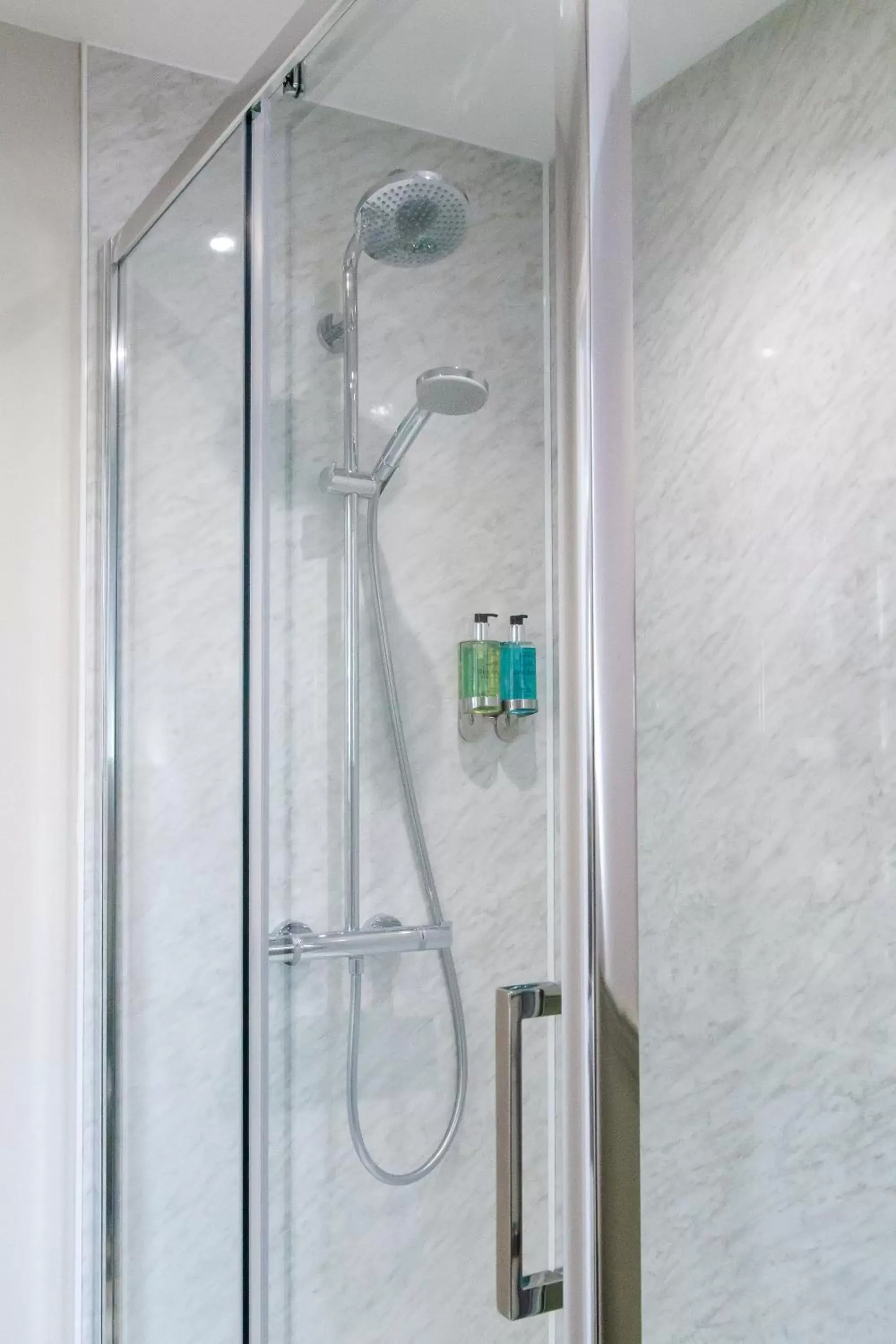 Shower, Bathroom in Goodramgate Apartments