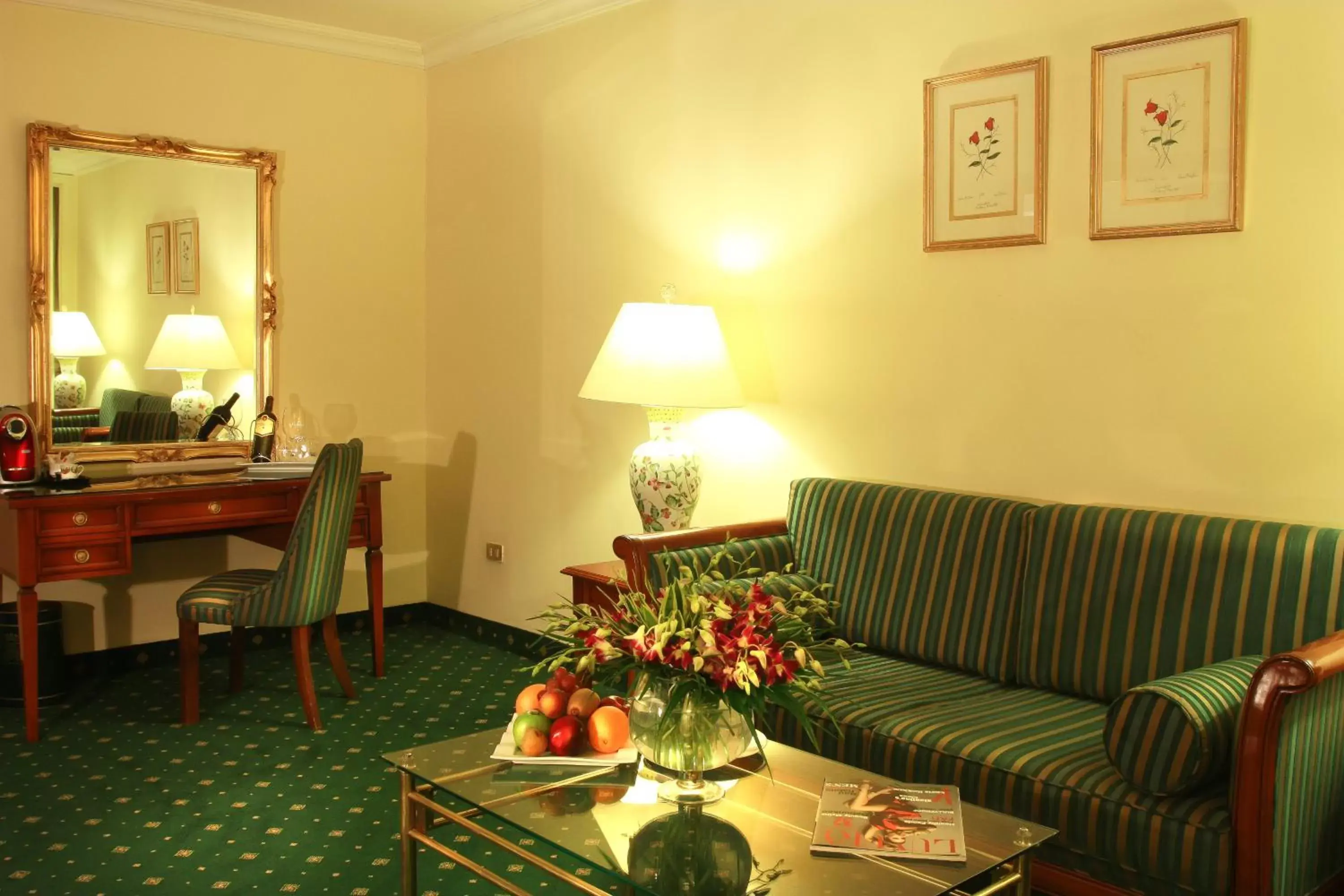 Photo of the whole room, Seating Area in Regency Palace Amman