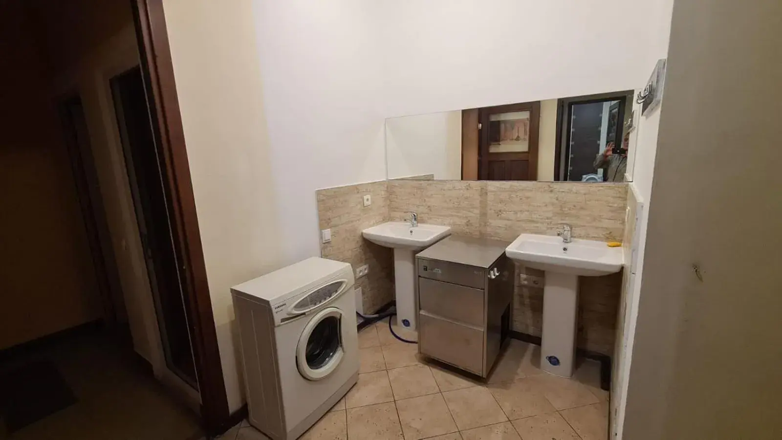 washing machine, Bathroom in Hosteljan