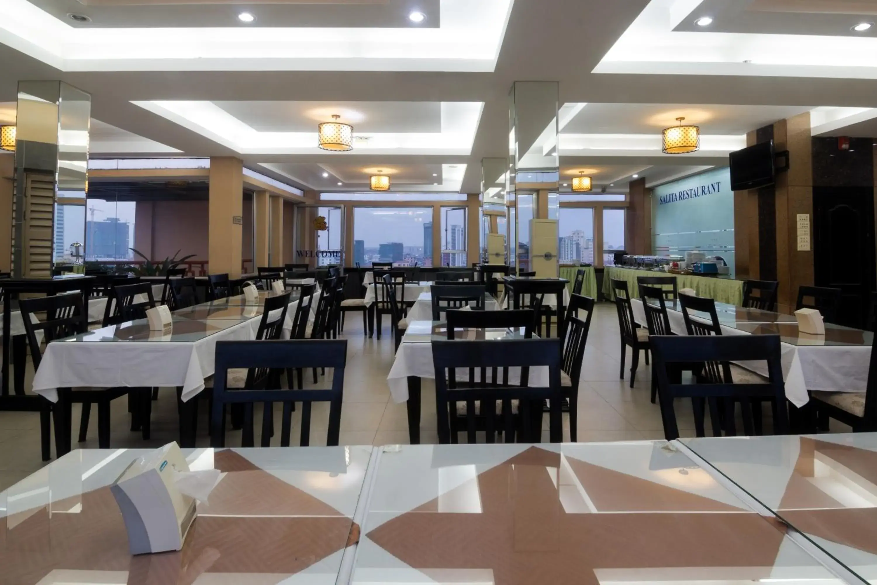 Restaurant/Places to Eat in Salita Hotel