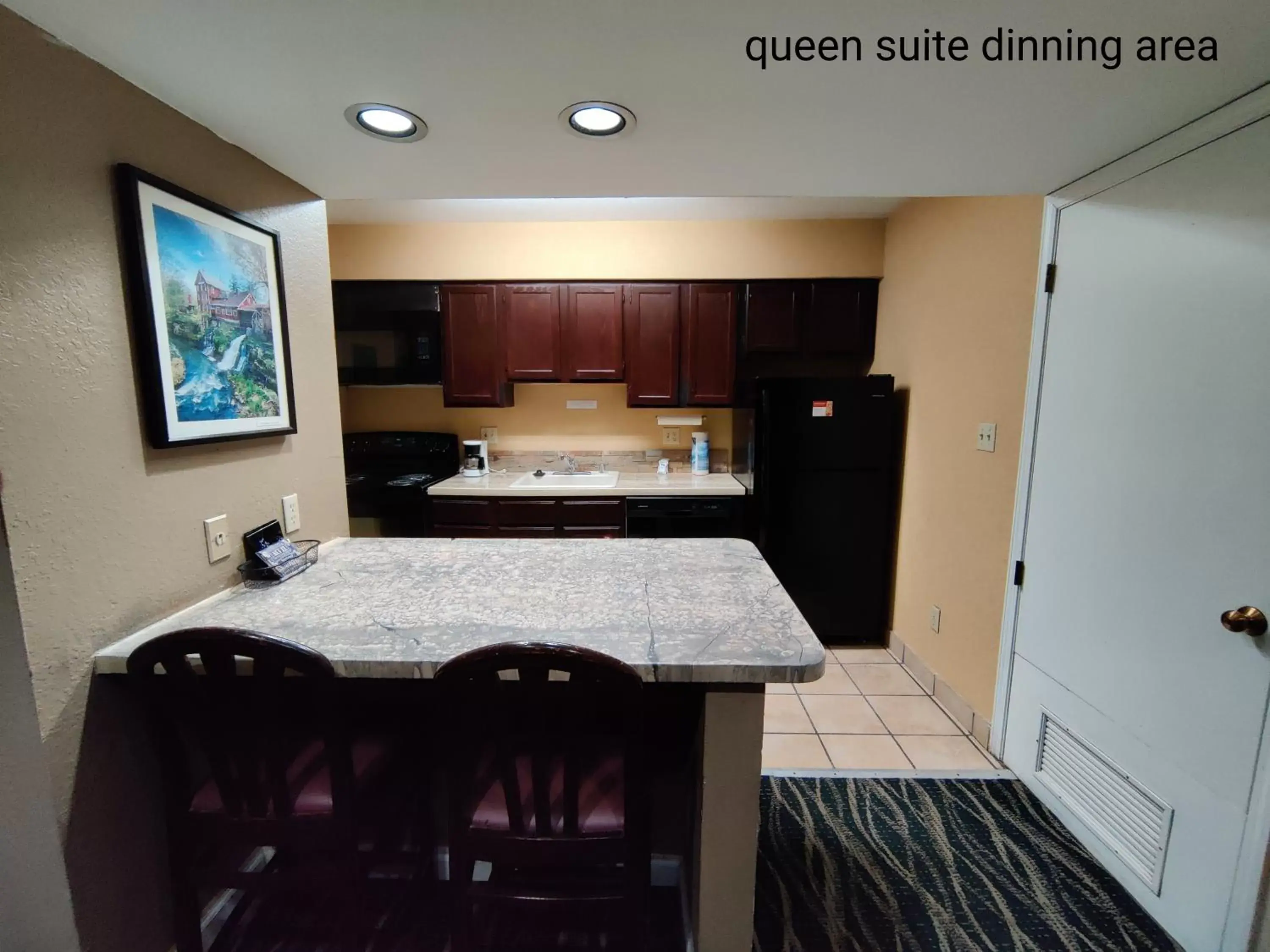 Kitchen or kitchenette, Kitchen/Kitchenette in Hawthorn Suites Dayton North